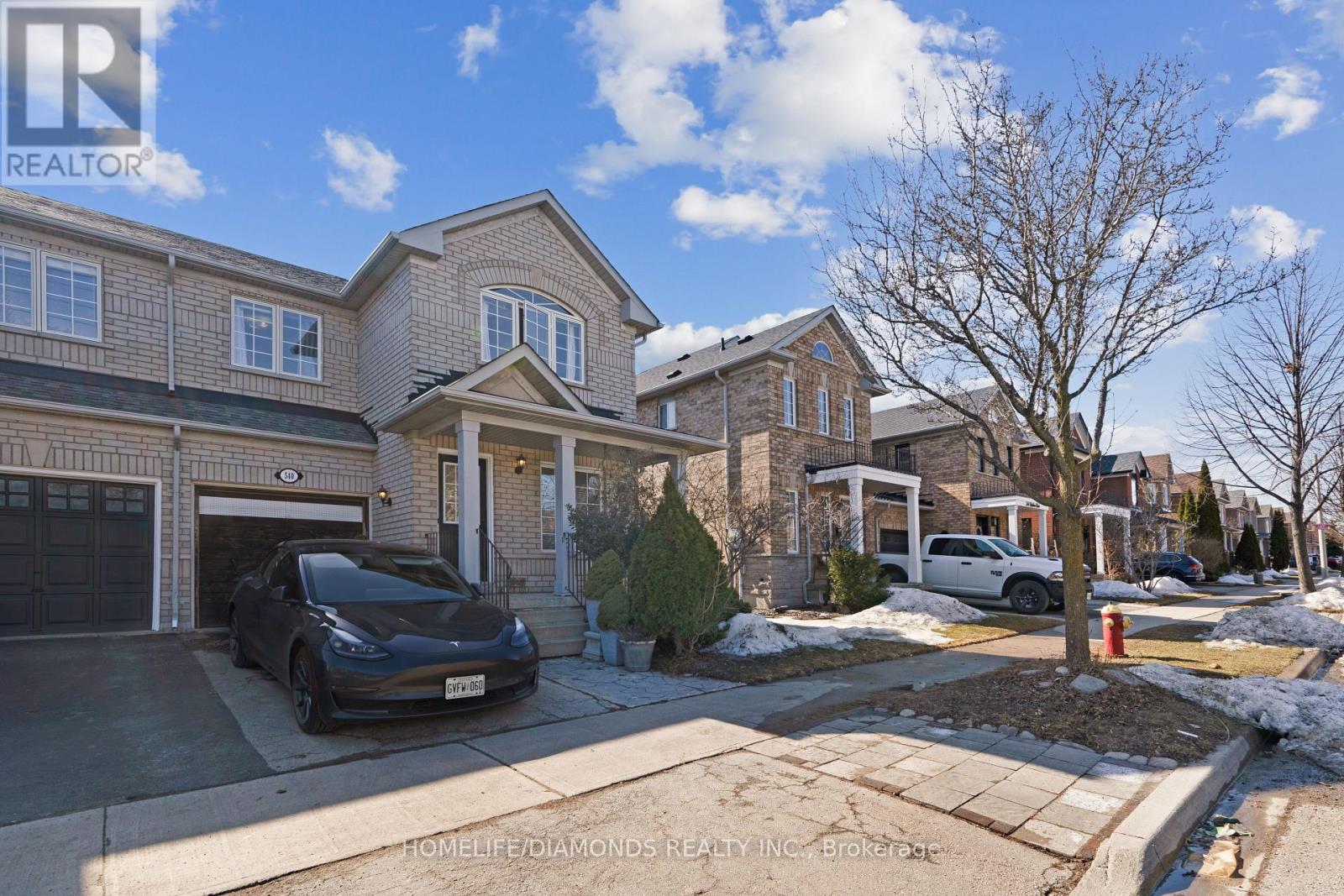 540 Delphine Drive, Burlington, Ontario  L7L 6X2 - Photo 5 - W12691022