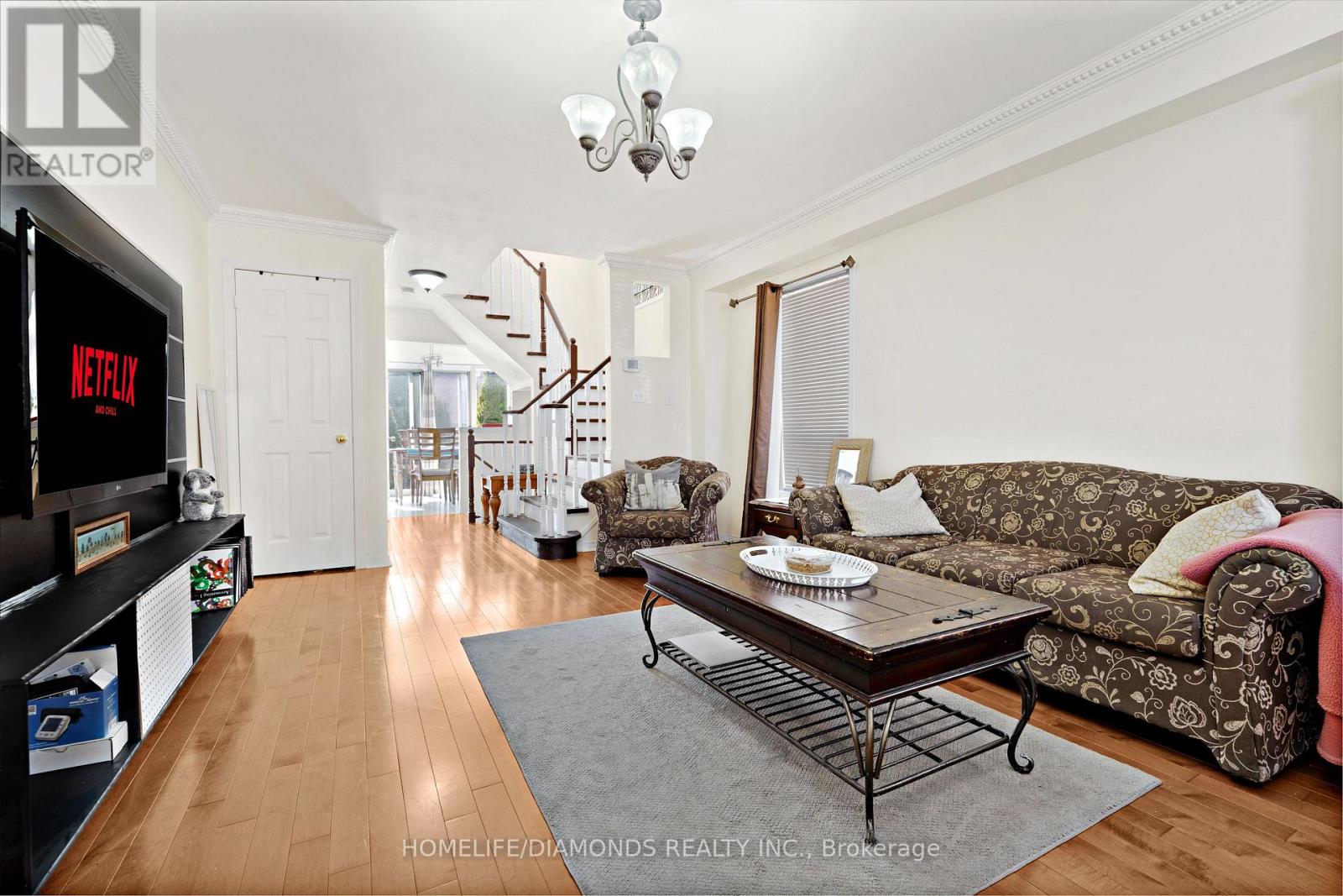 540 Delphine Drive, Burlington, Ontario  L7L 6X2 - Photo 7 - W12691022