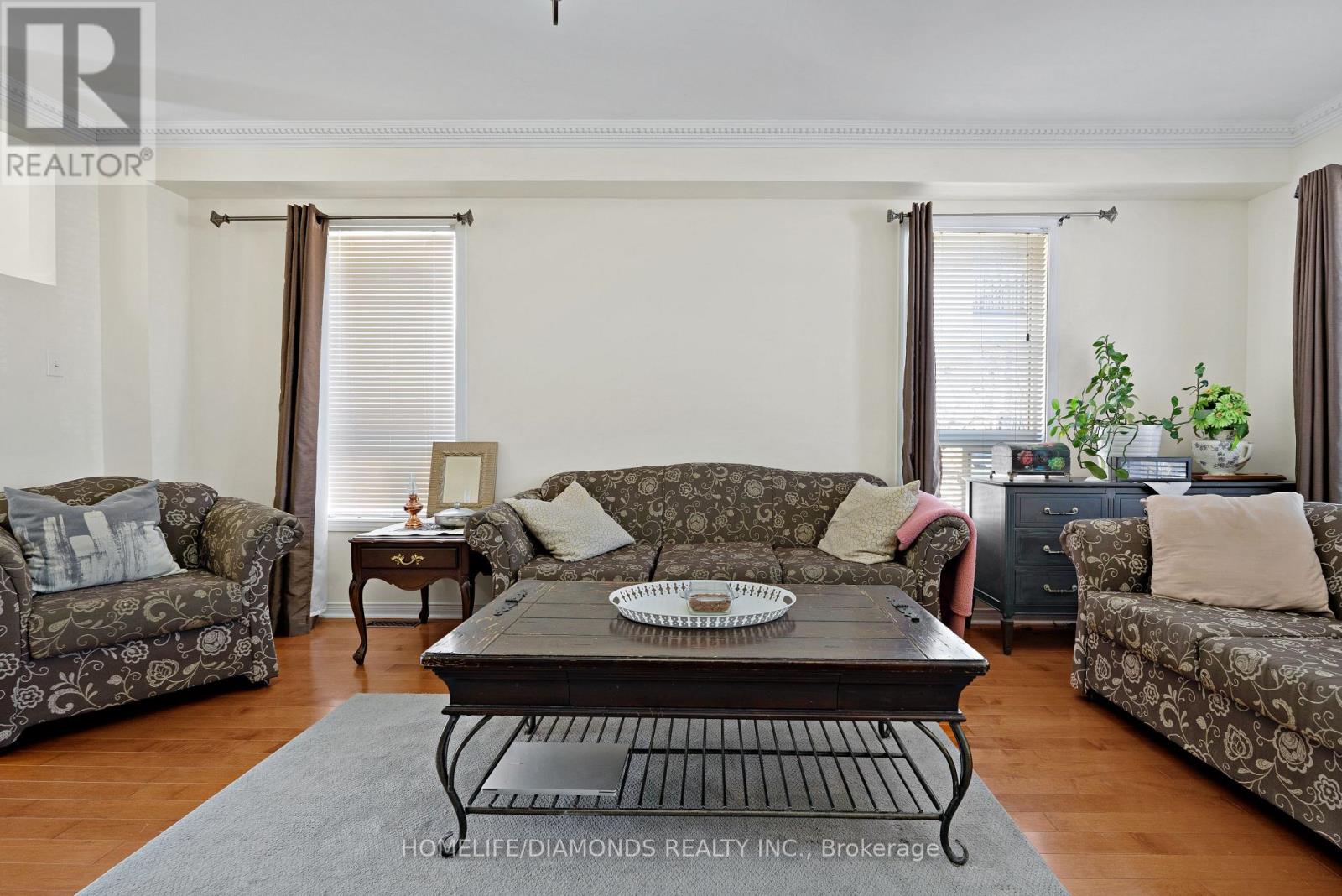 540 Delphine Drive, Burlington, Ontario  L7L 6X2 - Photo 8 - W12691022