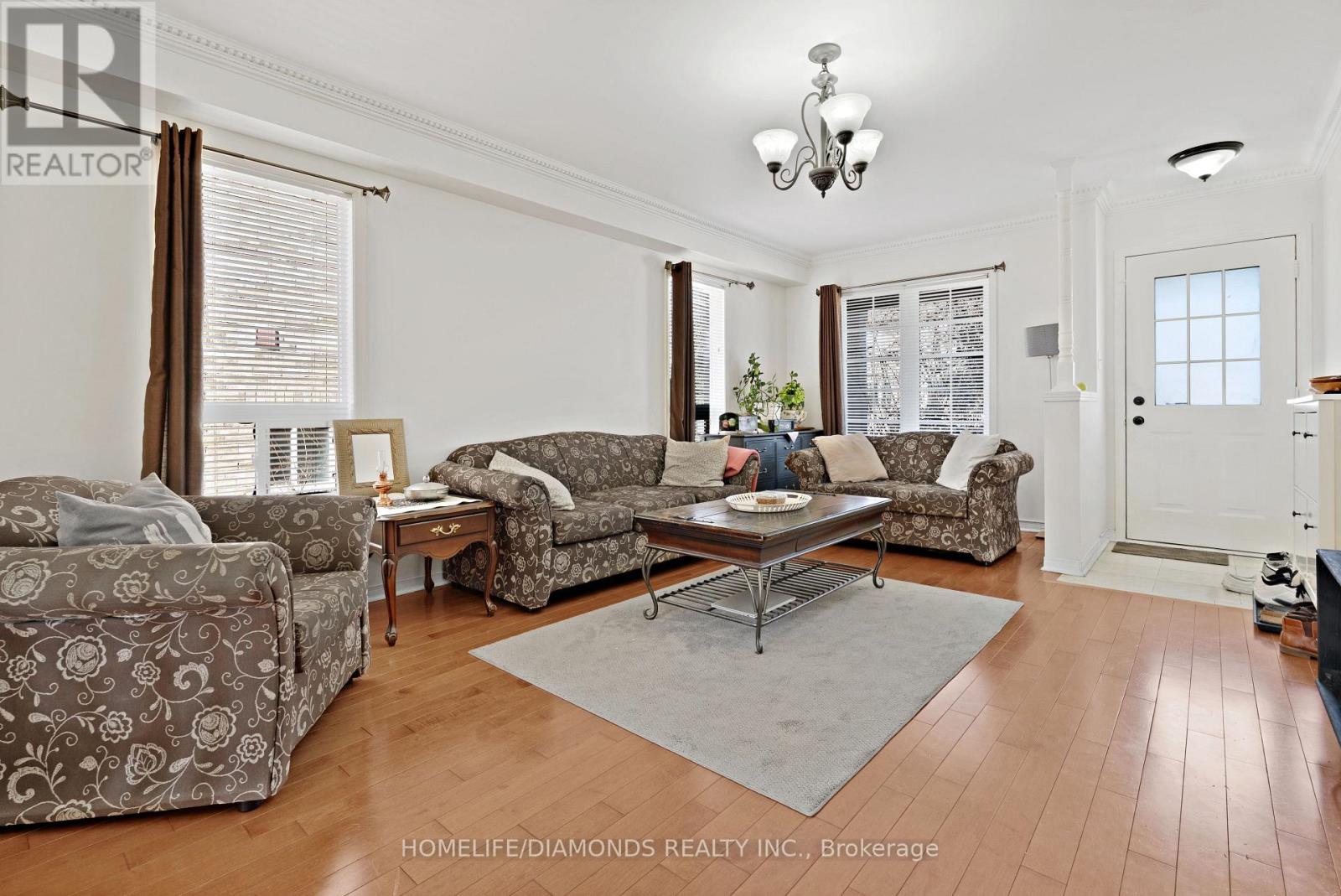 540 Delphine Drive, Burlington, Ontario  L7L 6X2 - Photo 9 - W12691022