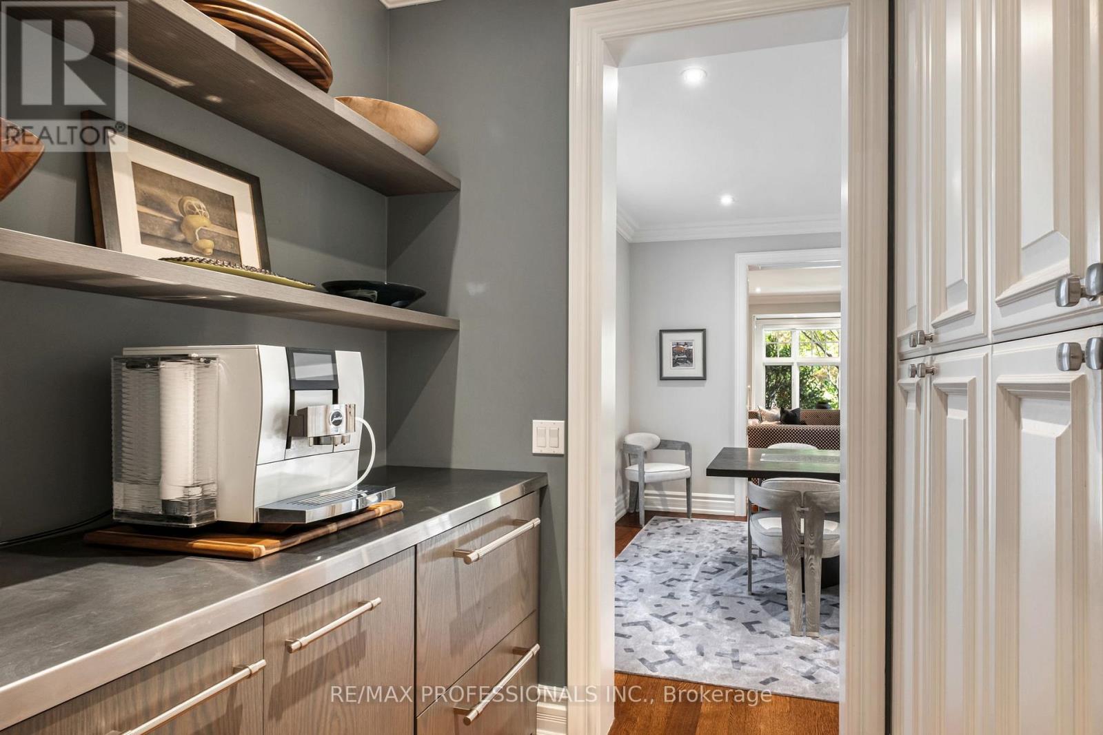 80 Kingsway Crescent, Toronto, Ontario  M8X 2R6 - Photo 12 - W12691090