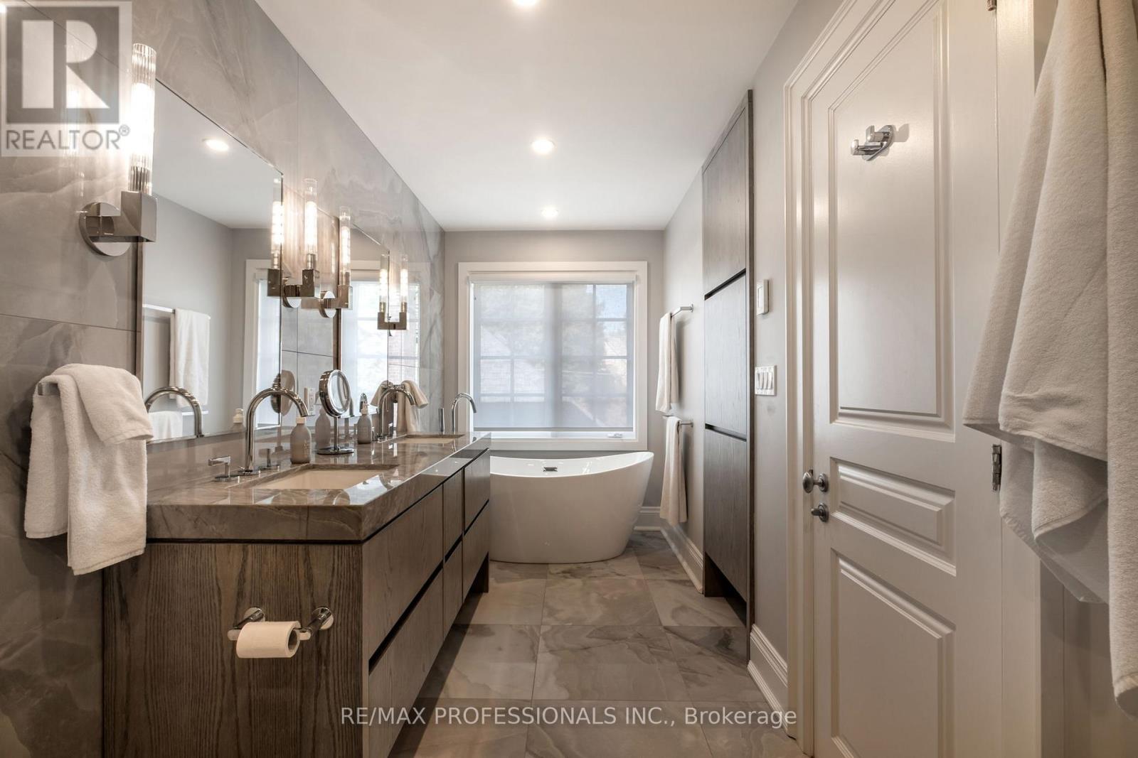 80 Kingsway Crescent, Toronto, Ontario  M8X 2R6 - Photo 27 - W12691090