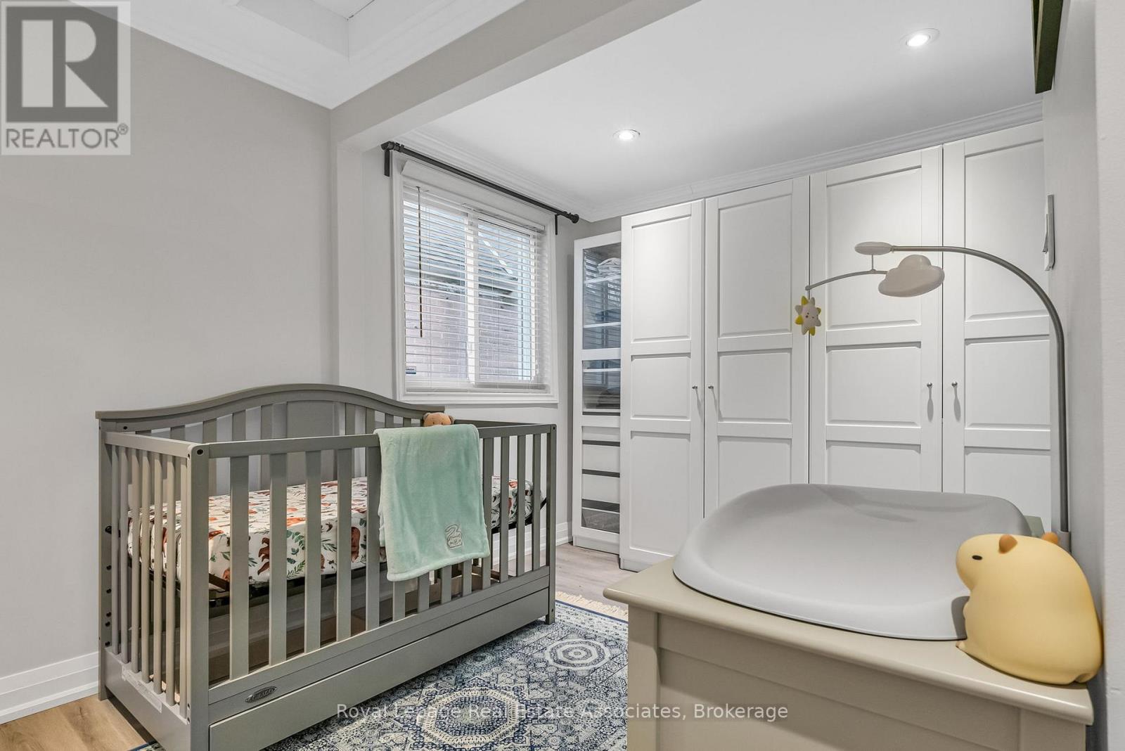 1034 Meredith Avenue, Mississauga, Ontario  L5E 2C7 - Photo 24 - W12691102