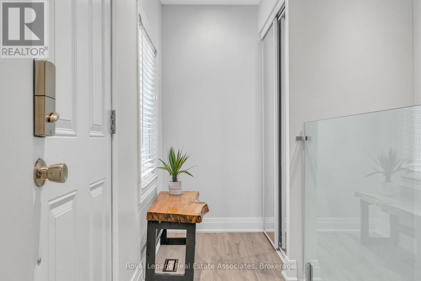 1034 Meredith Avenue, Mississauga, Ontario  L5E 2C7 - Photo 3 - W12691102