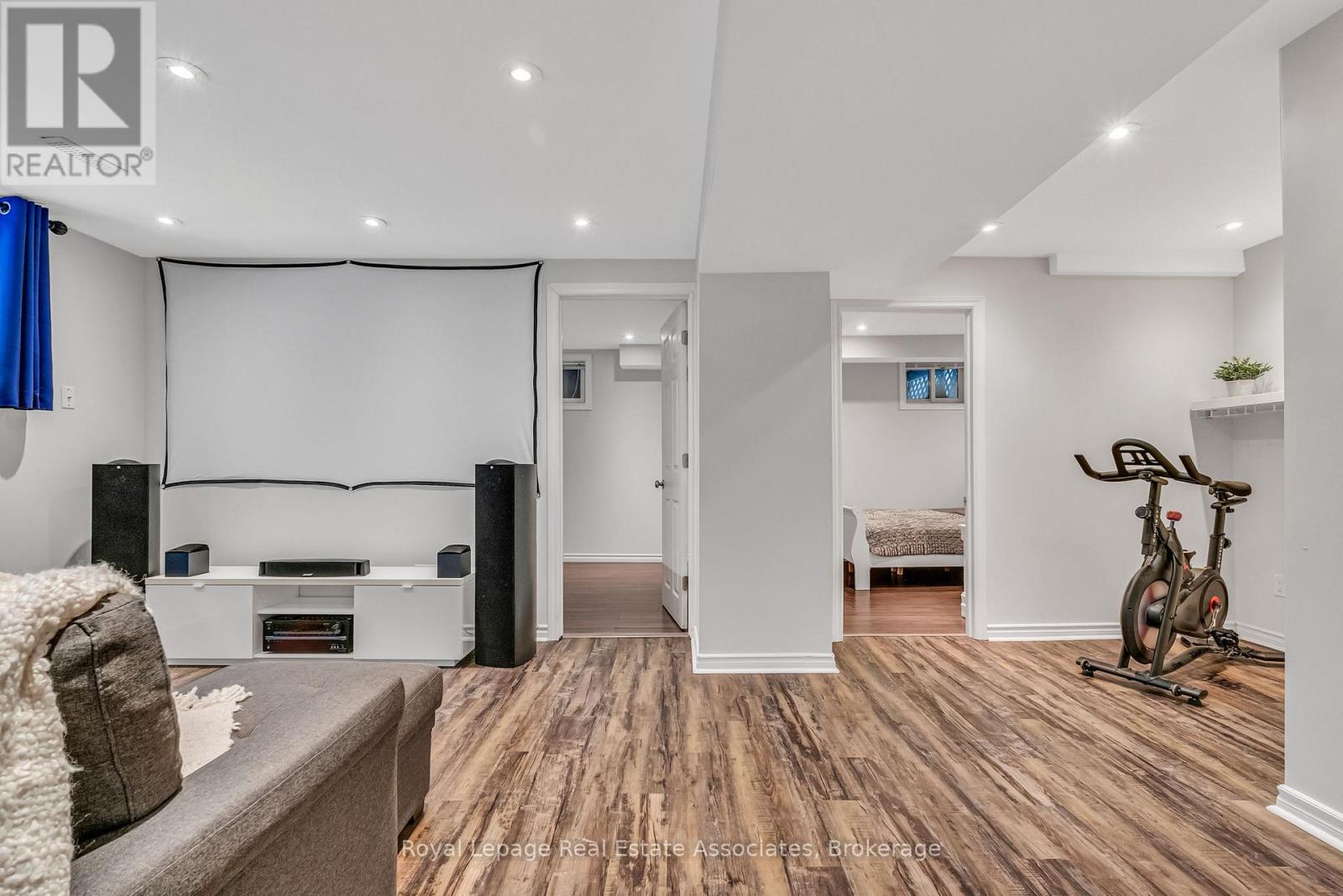 1034 Meredith Avenue, Mississauga, Ontario  L5E 2C7 - Photo 31 - W12691102