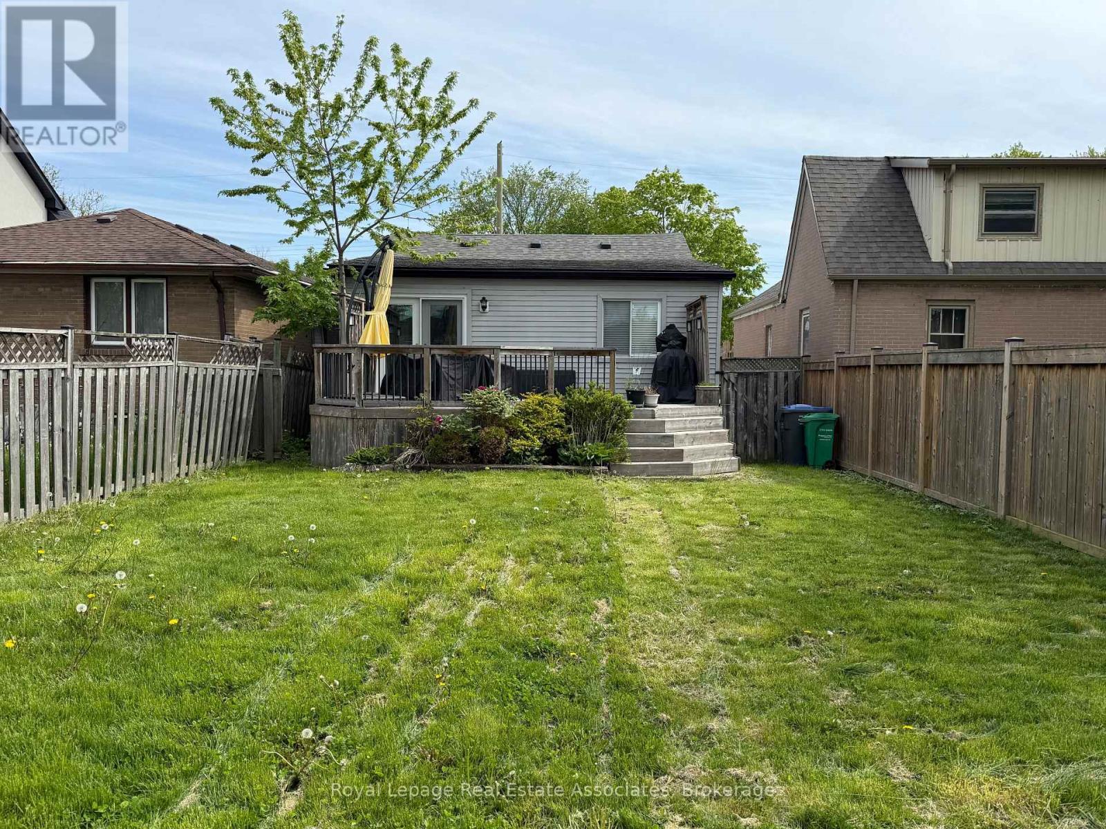 1034 Meredith Avenue, Mississauga, Ontario  L5E 2C7 - Photo 39 - W12691102