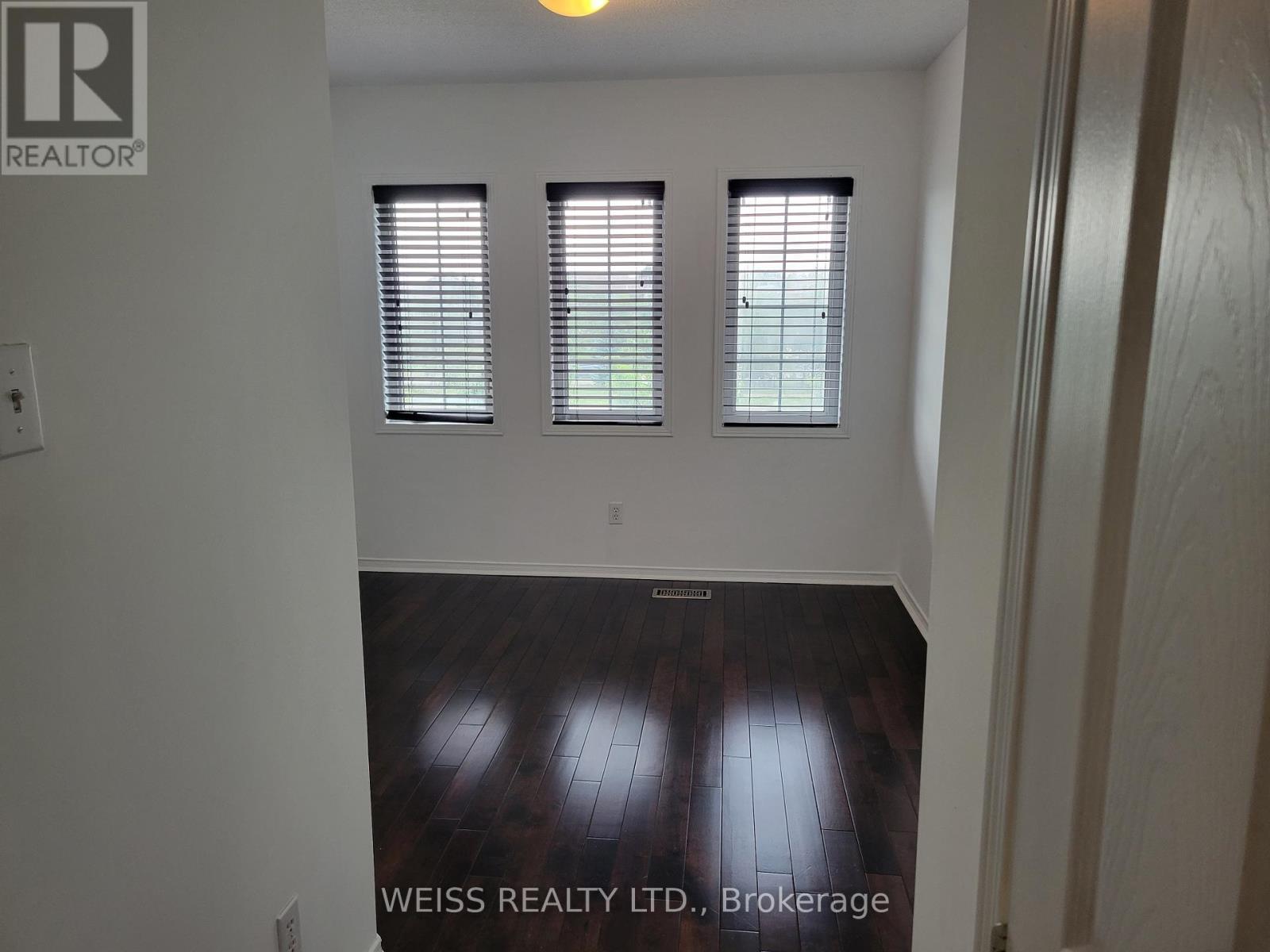 1068 Foxglove Place, Mississauga, Ontario  L5V 2N5 - Photo 9 - W12691176