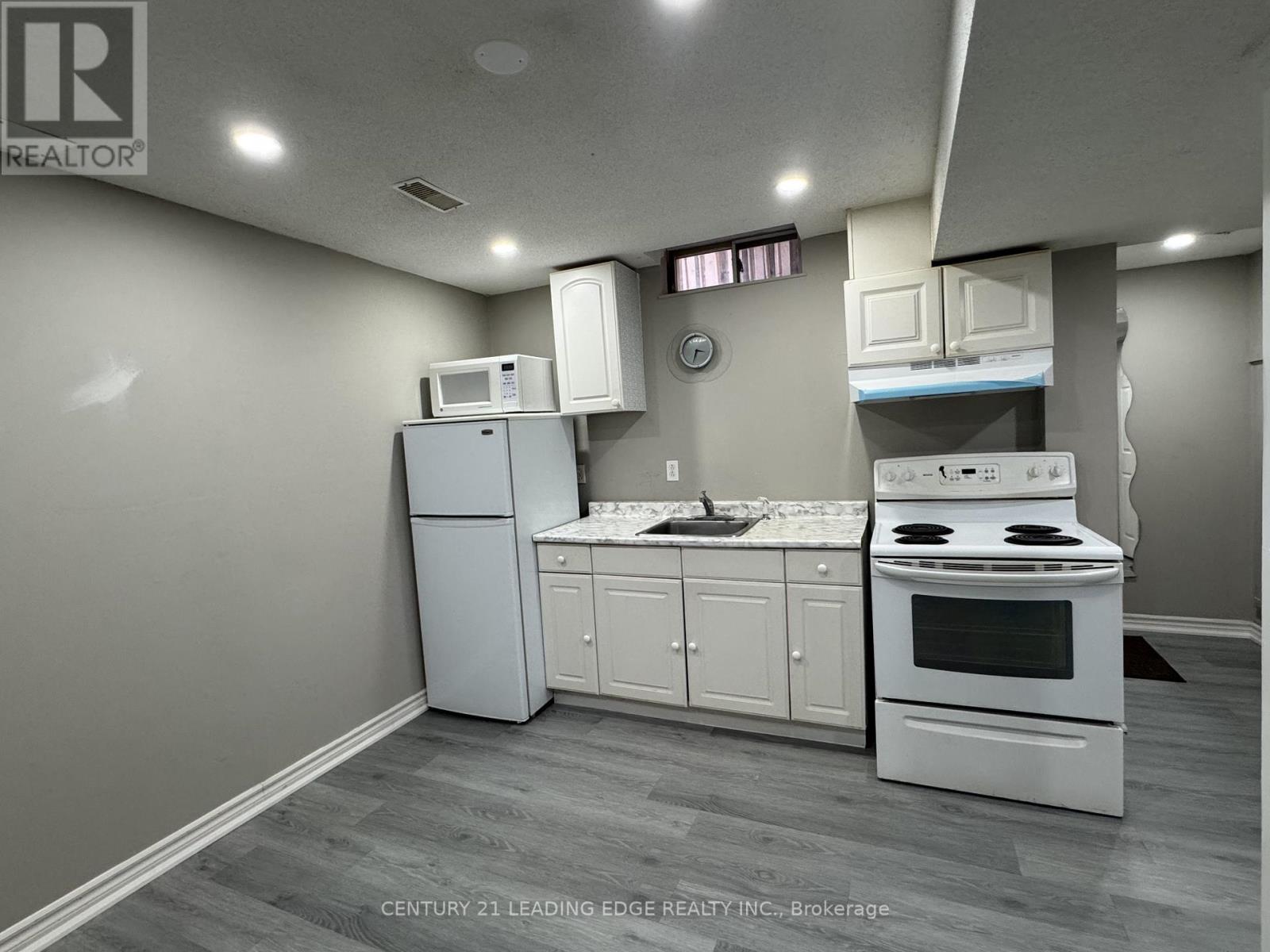 7610 Black Walnut Trail, Mississauga, Ontario  L5N 8A7 - Photo 14 - W12691198