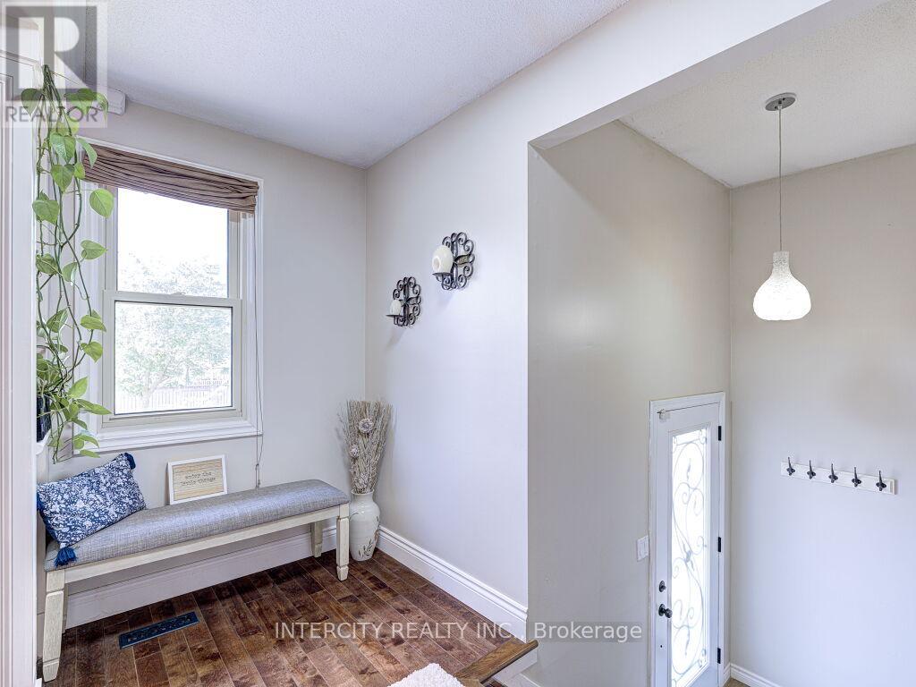 841 Coulson Avenue, Milton, Ontario  L9T 4K3 - Photo 4 - W12691200