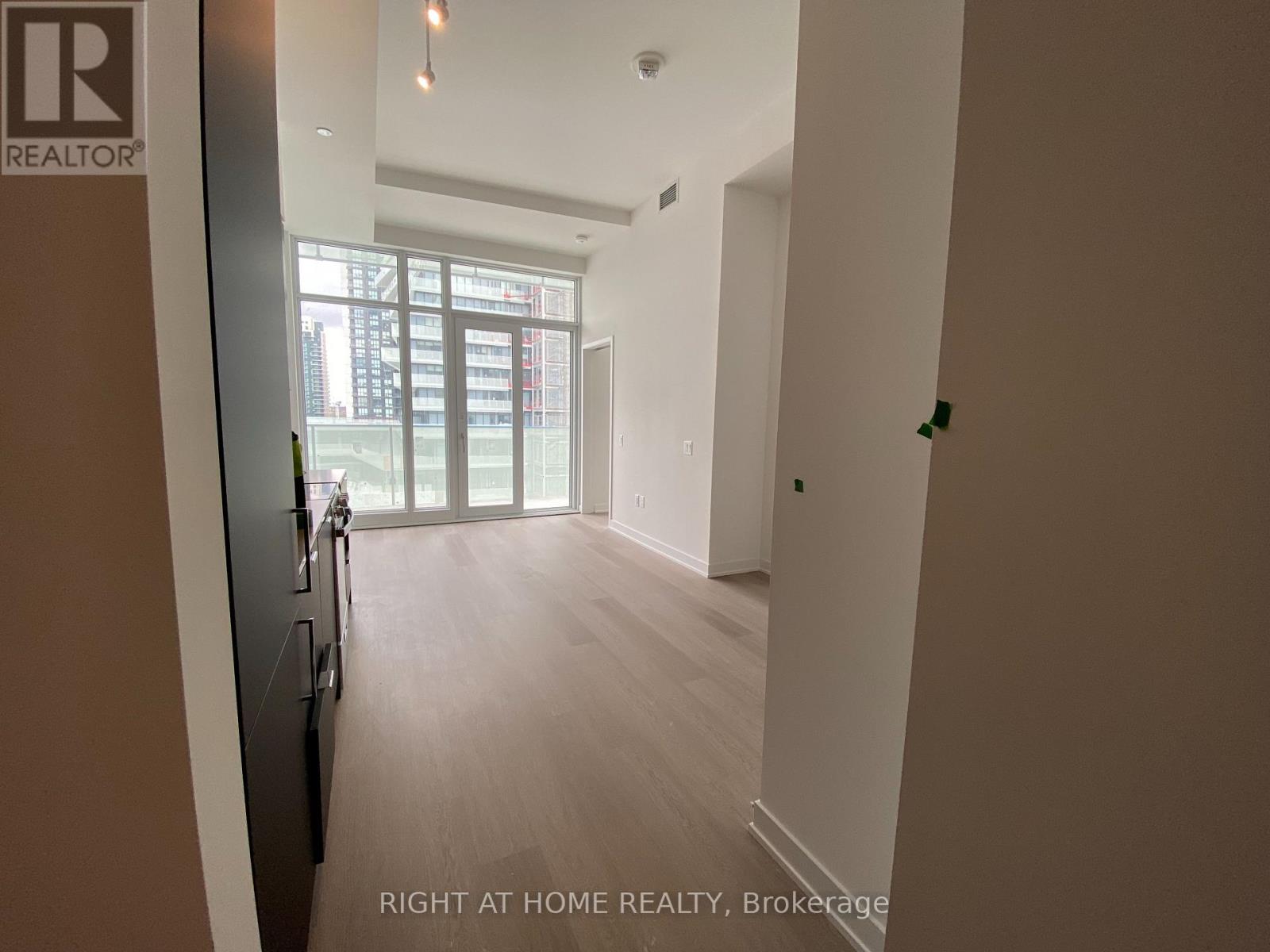 702 - 3883 Quartz Road, Mississauga, Ontario  L5B 0M4 - Photo 4 - W12691220