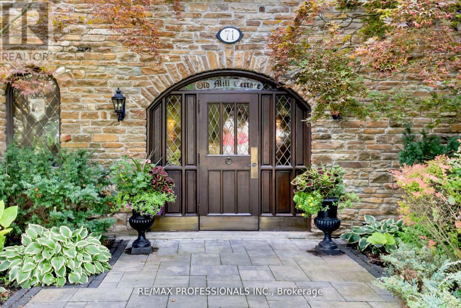 304 - 71 Old Mill Road, Toronto, Ontario  M8X 1G9 - Photo 3 - W12691222