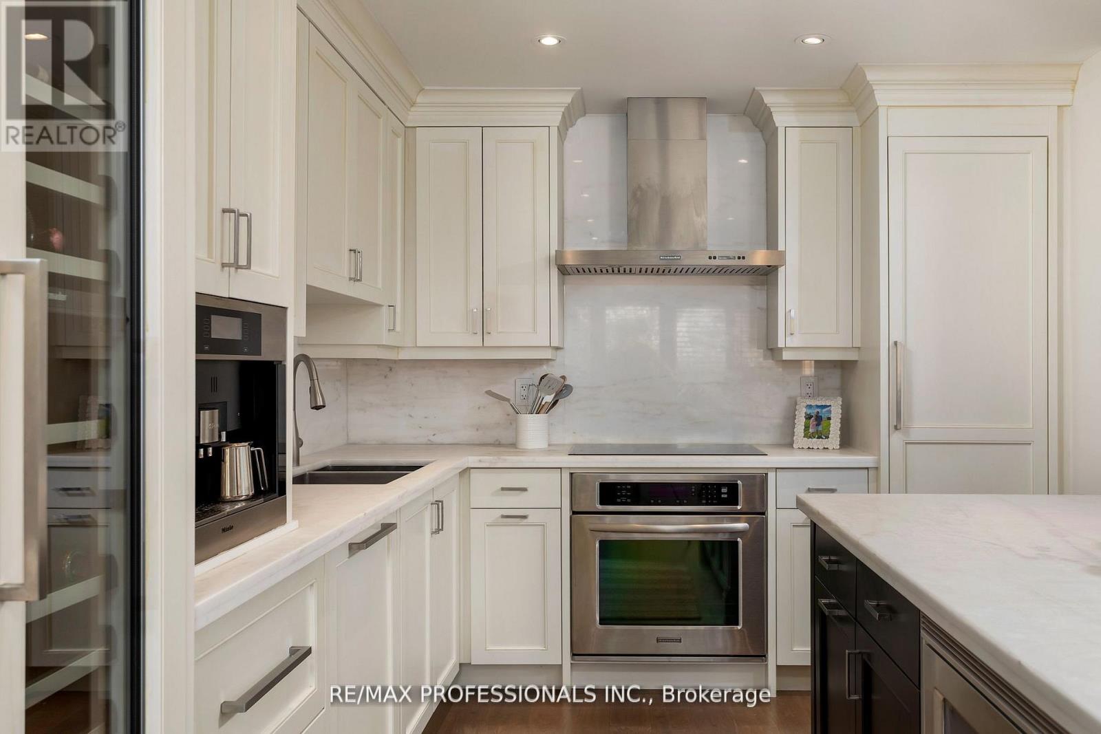 304 - 71 Old Mill Road, Toronto, Ontario  M8X 1G9 - Photo 5 - W12691222