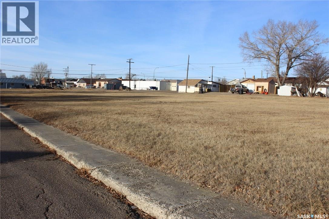 253 2nd Avenue E, Shaunavon, Saskatchewan  S0N 2M0 - Photo 2 - SK026719