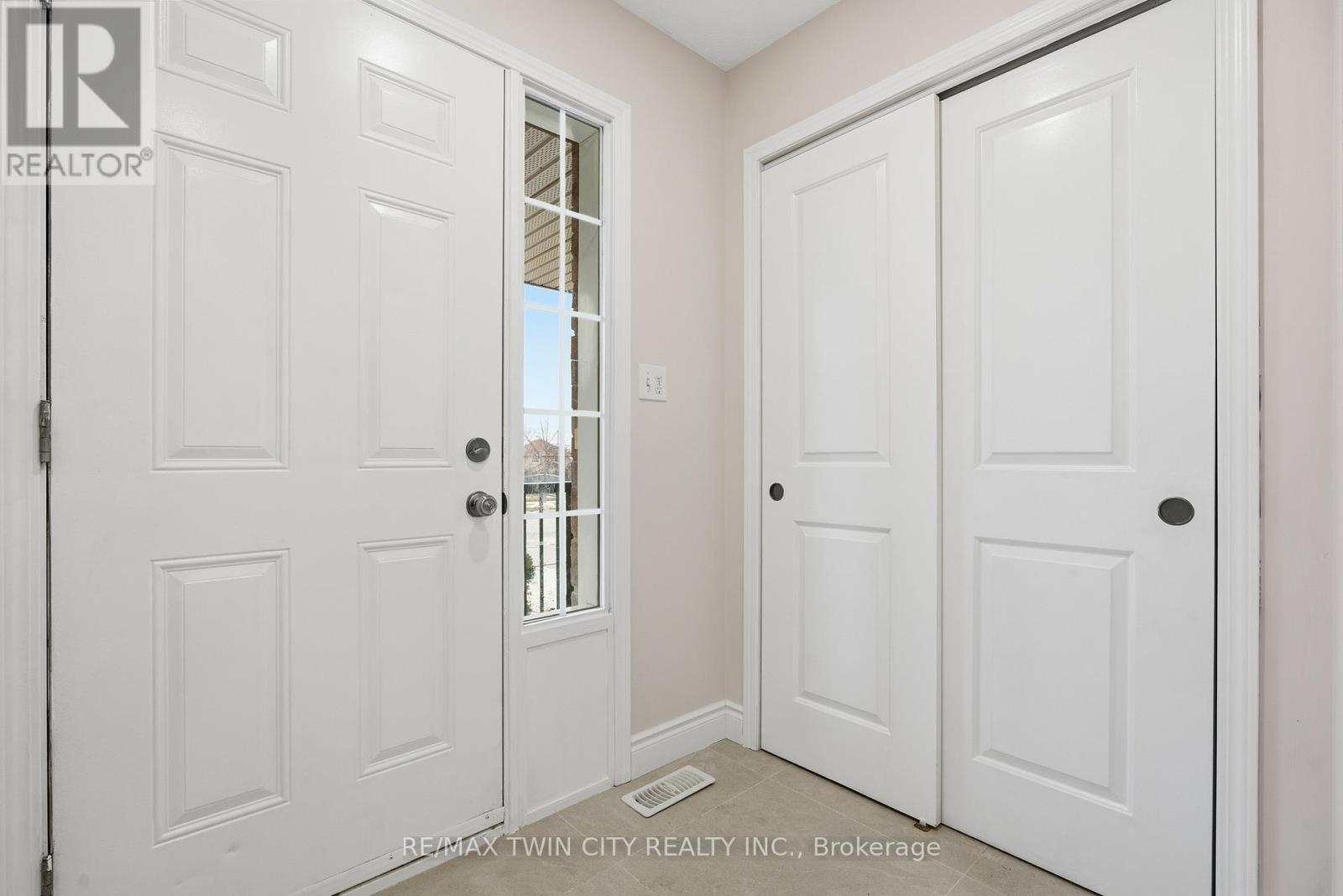 930 Zeller Crescent, Kitchener, Ontario  N2A 0C7 - Photo 11 - X12691094