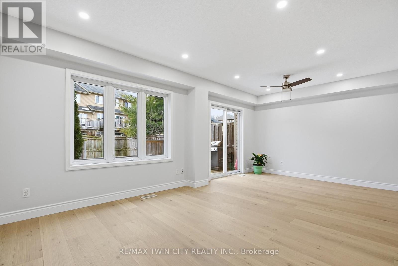 930 Zeller Crescent, Kitchener, Ontario  N2A 0C7 - Photo 12 - X12691094