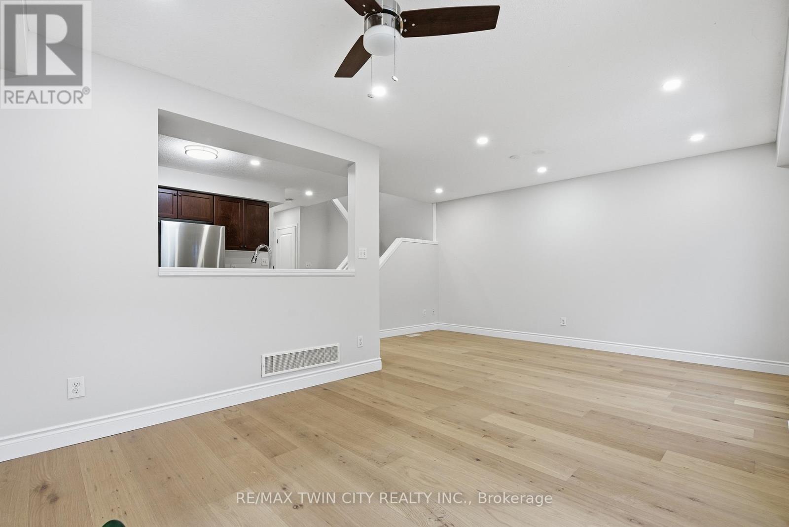 930 Zeller Crescent, Kitchener, Ontario  N2A 0C7 - Photo 13 - X12691094