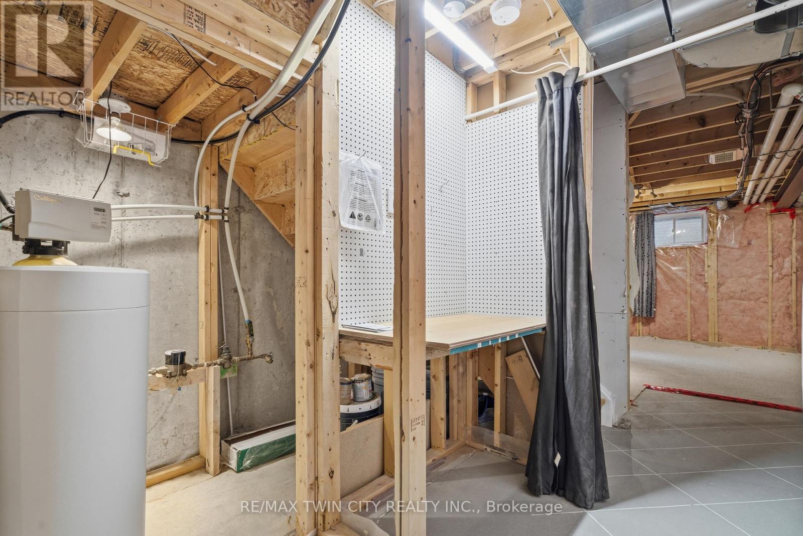 930 Zeller Crescent, Kitchener, Ontario  N2A 0C7 - Photo 27 - X12691094