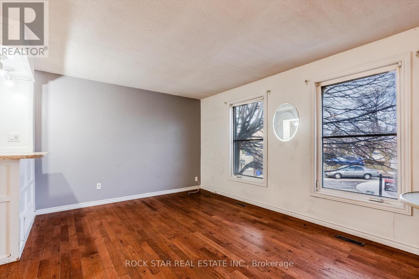 40 Jamie Ann Court, Hamilton, Ontario  L8W 1Y5 - Photo 2 - X12691118