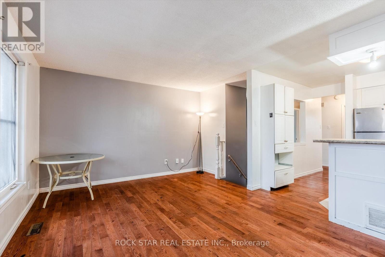 40 Jamie Ann Court, Hamilton, Ontario  L8W 1Y5 - Photo 3 - X12691118