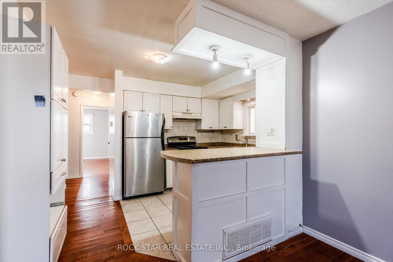 40 Jamie Ann Court, Hamilton, Ontario  L8W 1Y5 - Photo 4 - X12691118