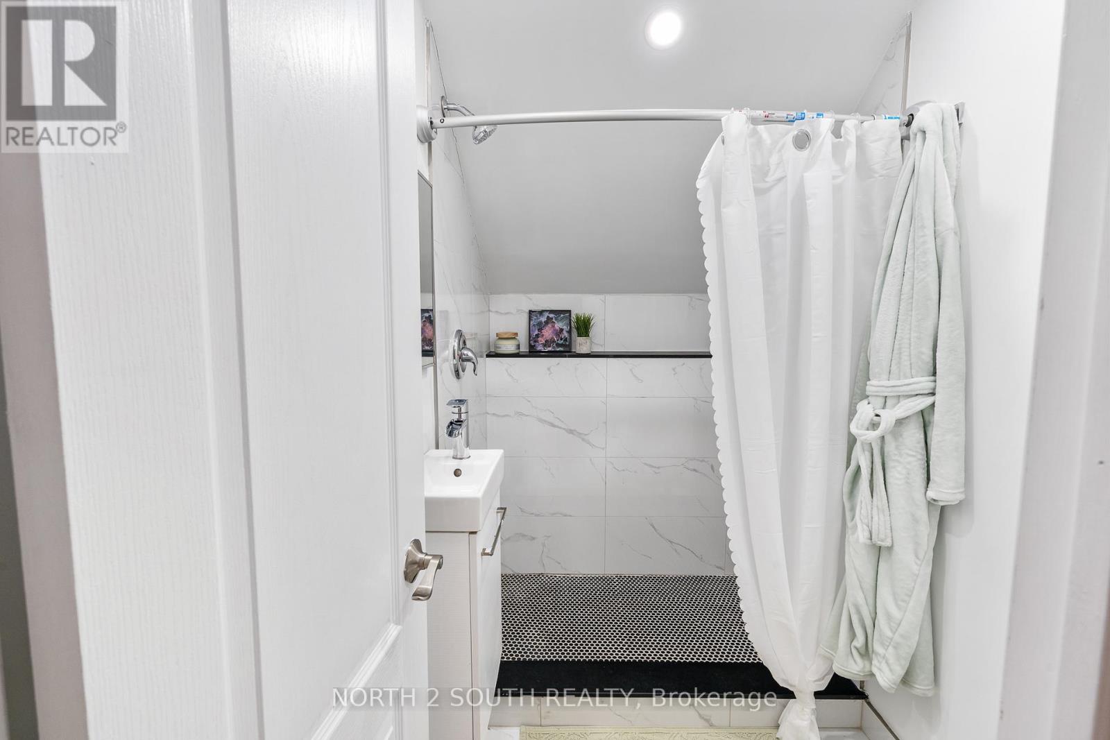 1604 Buckingham Drive, Windsor, Ontario  N8T 2A6 - Photo 23 - X12691206