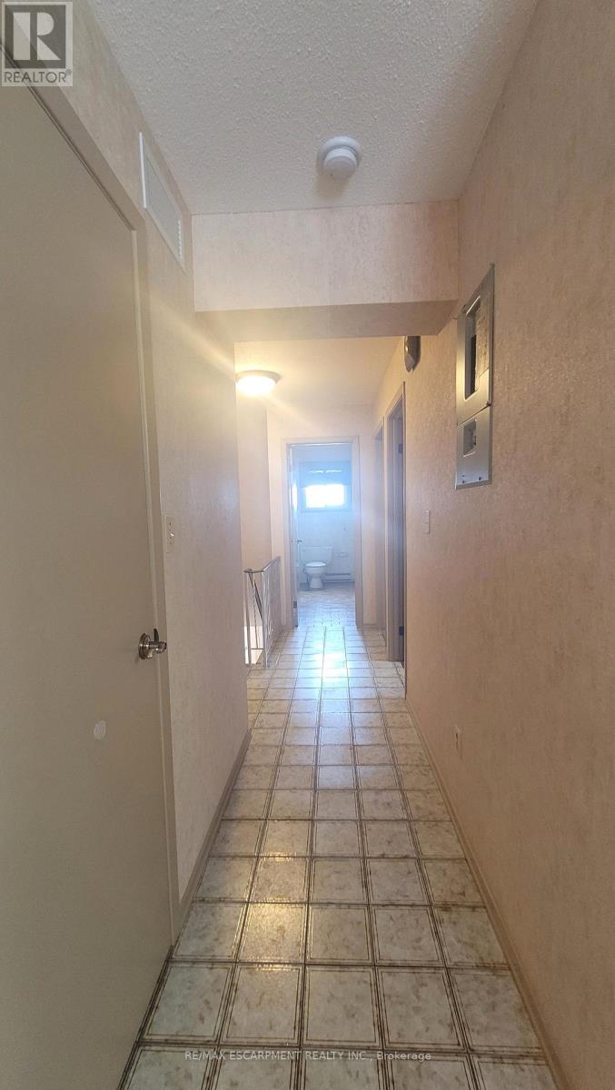 325 Fairview Drive, Brantford, Ontario  N3R 2X3 - Photo 25 - X12691210