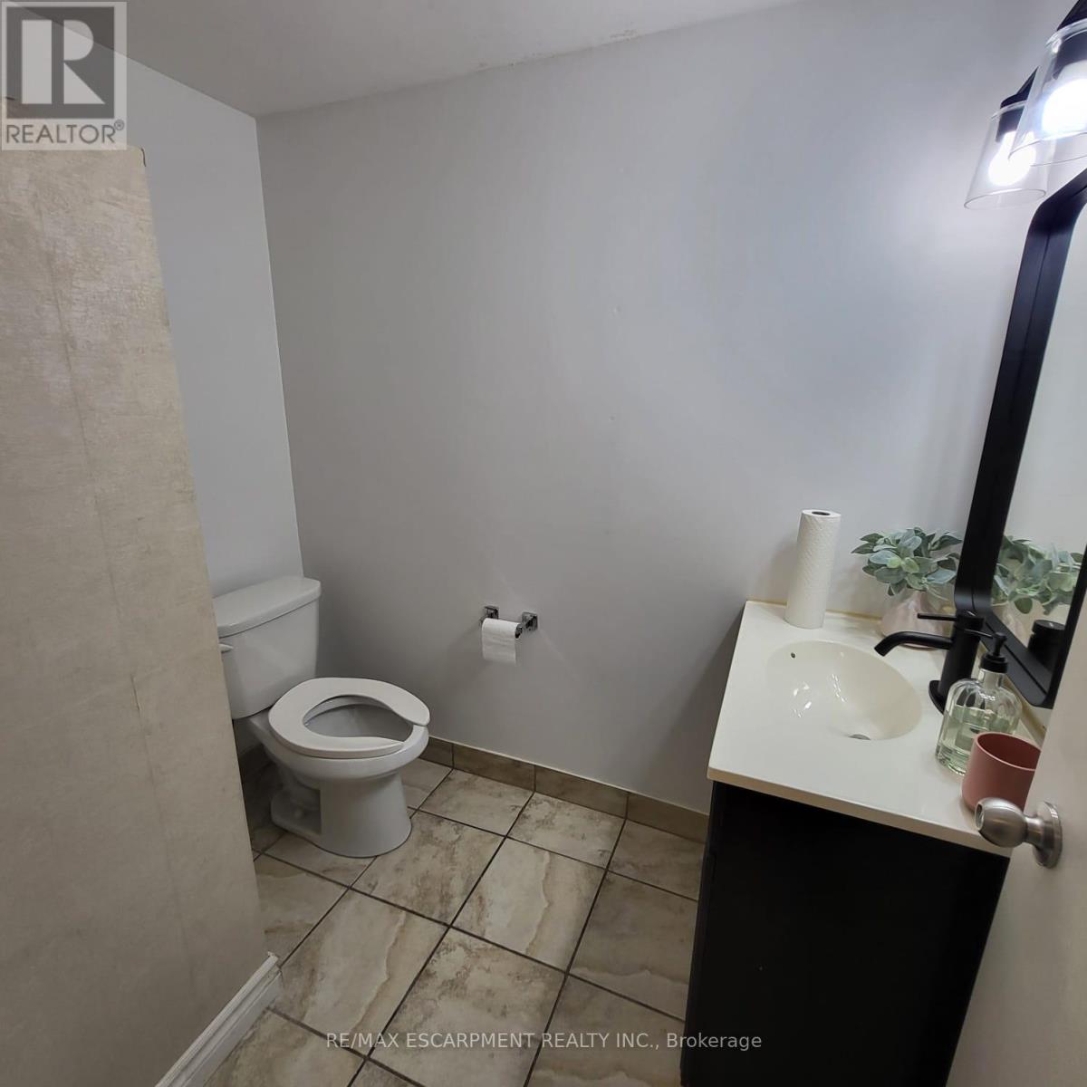 325 Fairview Drive, Brantford, Ontario  N3R 2X3 - Photo 3 - X12691210