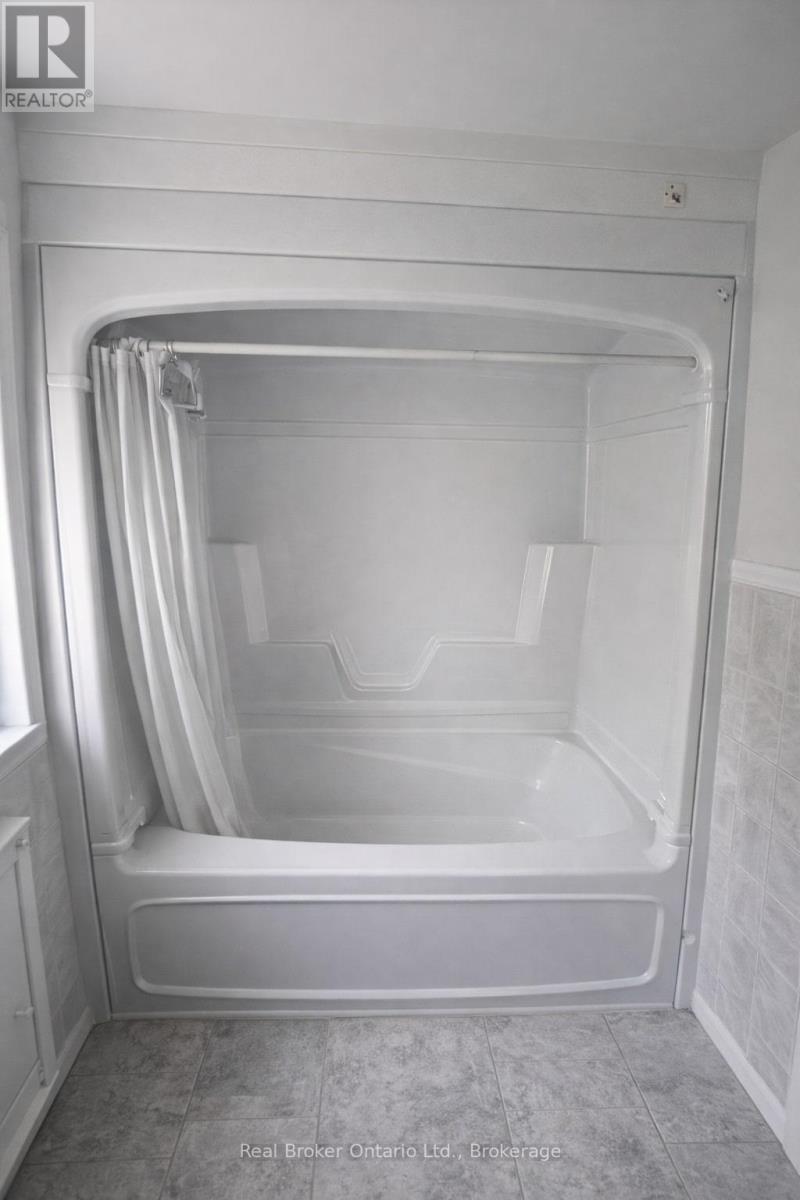 4942 Armoury Street, Niagara Falls, Ontario  L2E 1T1 - Photo 8 - X12689442