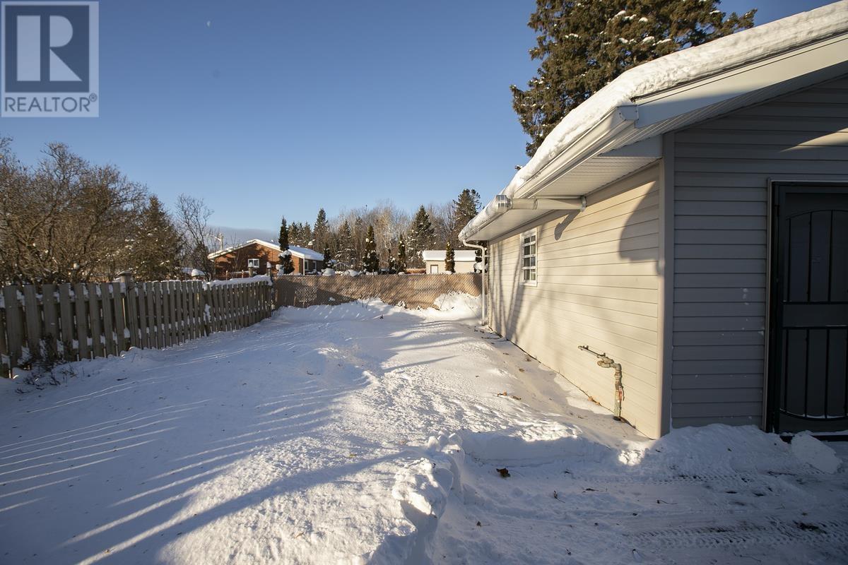 481 Lake St, Sault Ste. Marie, Ontario  P6B 3L4 - Photo 12 - SM253487