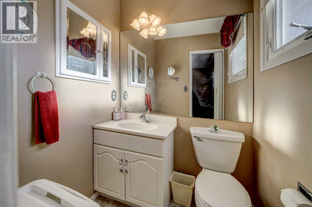 762 Lebel Street, Pincher Creek, Alberta  T0K 1W0 - Photo 17 - A2277520