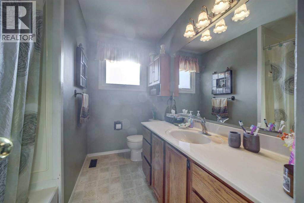 762 Lebel Street, Pincher Creek, Alberta  T0K 1W0 - Photo 13 - A2277520