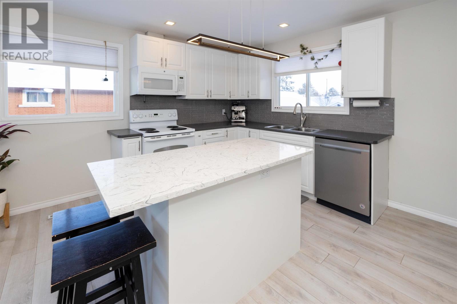 587 Faircrest St, Thunder Bay, Ontario  P7B 2C1 - Photo 8 - TB2600021