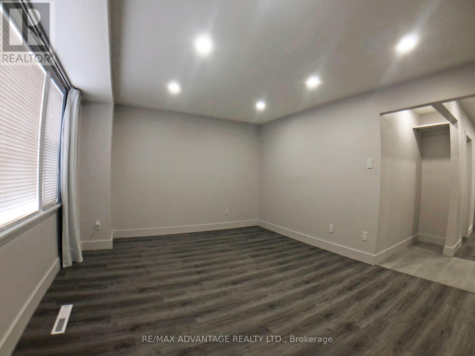 Photo 15 of 50 for 206-208 Barry Place