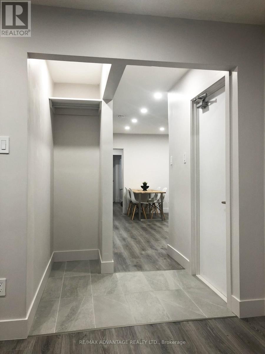 Photo 16 of 50 for 206-208 Barry Place