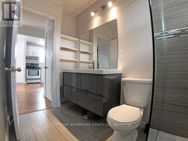 Photo 27 of 50 for 206-208 Barry Place