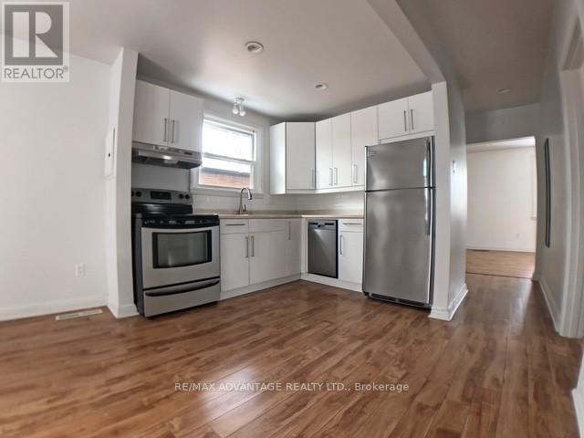 Photo 34 of 50 for 206-208 Barry Place