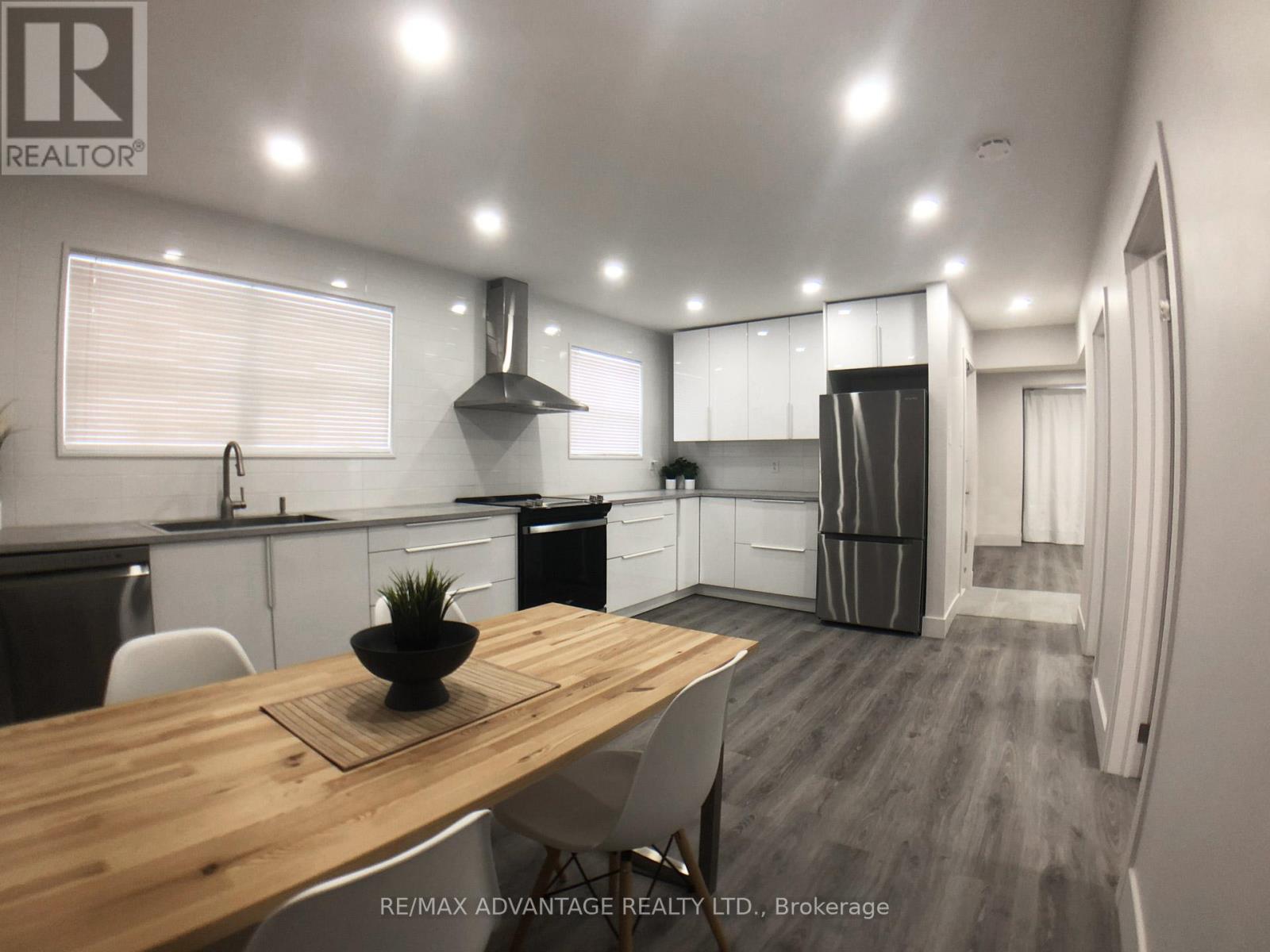 Photo 5 of 50 for 206-208 Barry Place