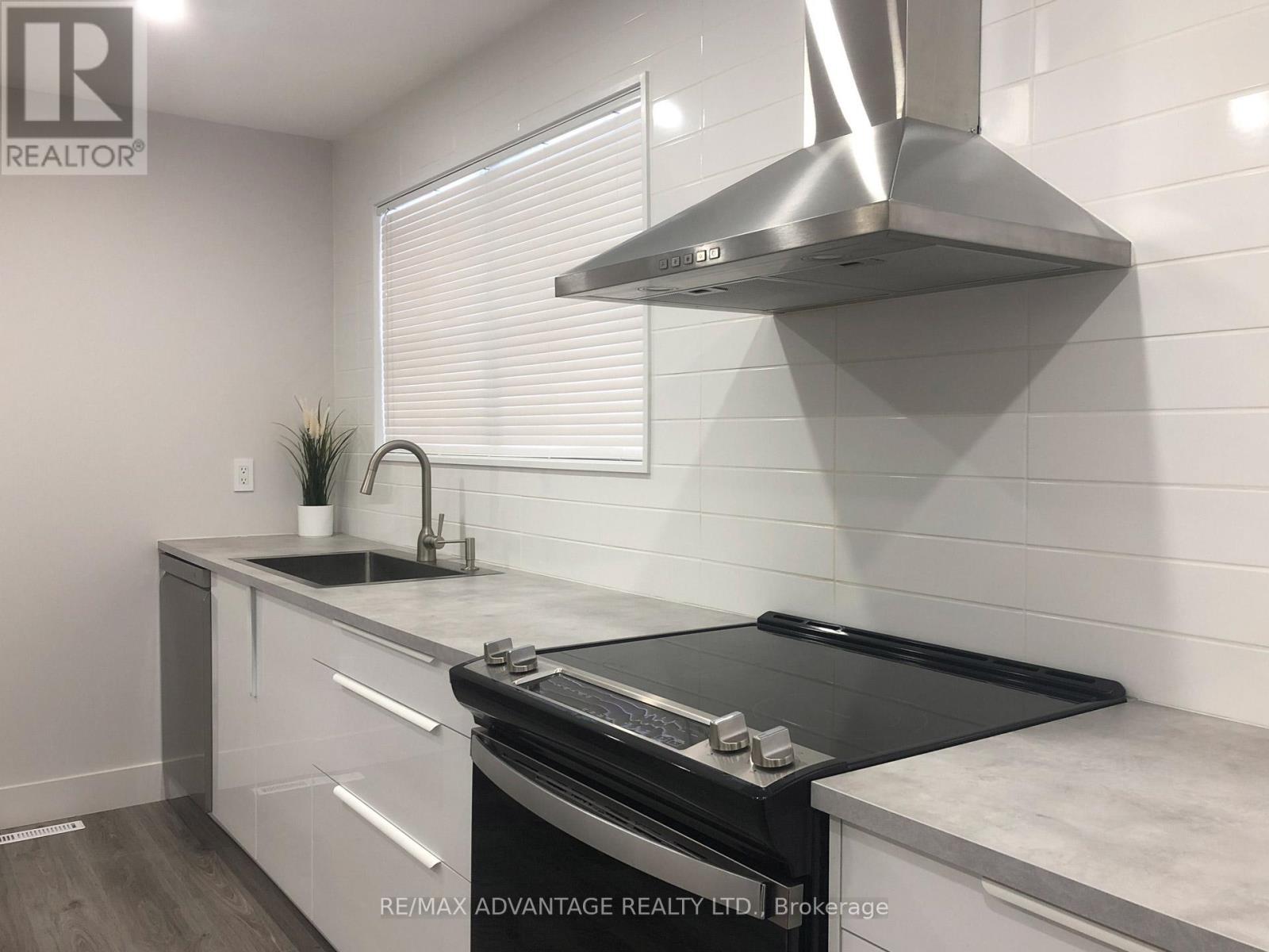 Photo 7 of 50 for 206-208 Barry Place