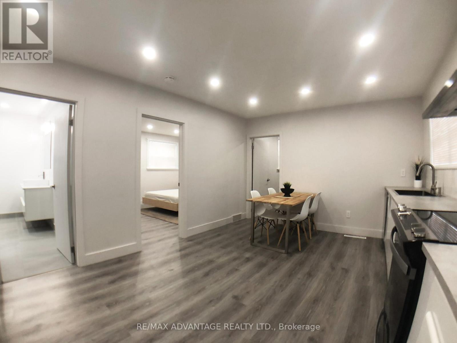 Photo 8 of 50 for 206-208 Barry Place