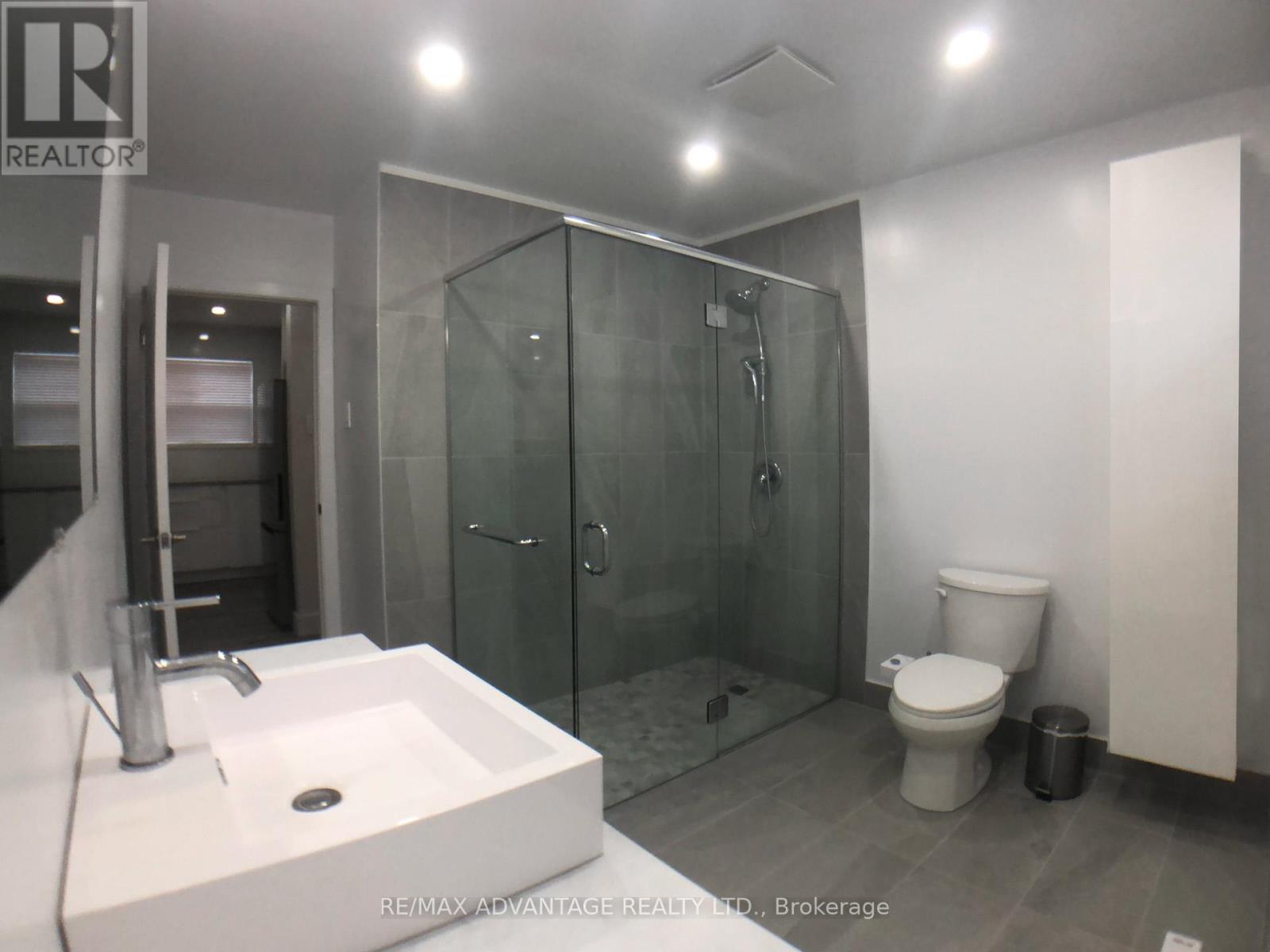 Photo 9 of 50 for 206-208 Barry Place