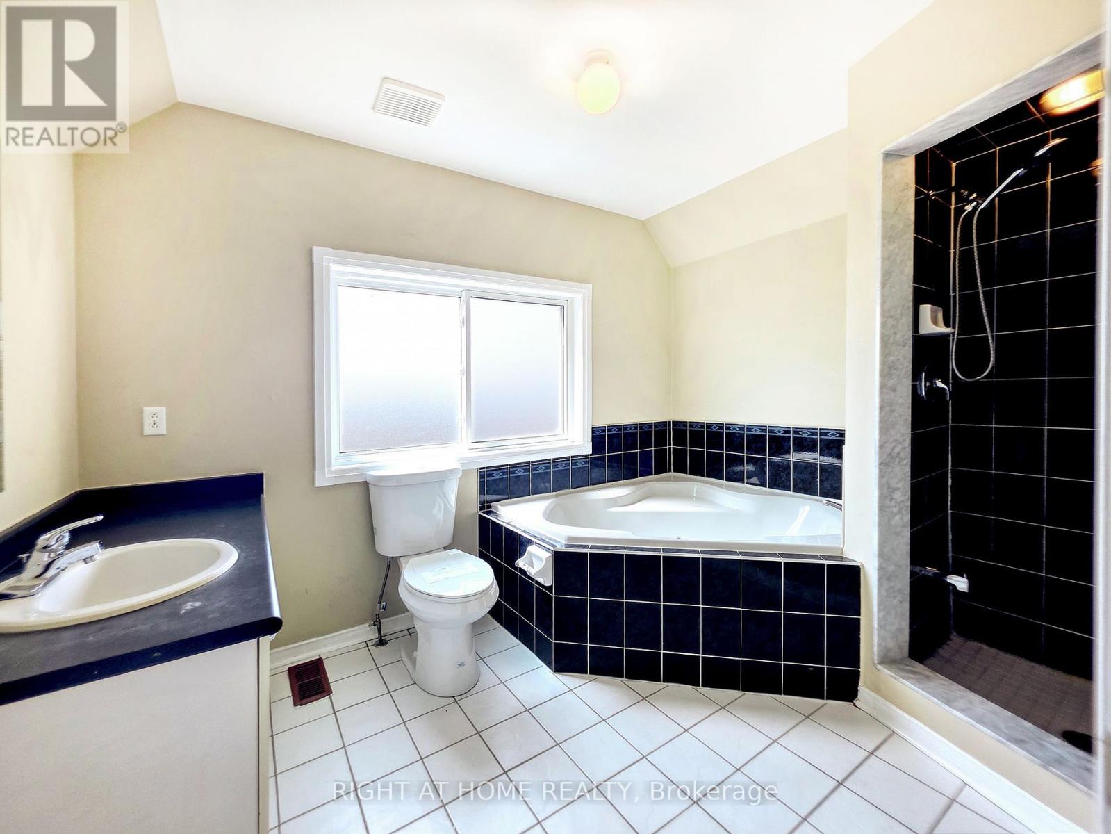 98 Spadina Road, Brampton, Ontario  L6X 4X6 - Photo 14 - W12434644