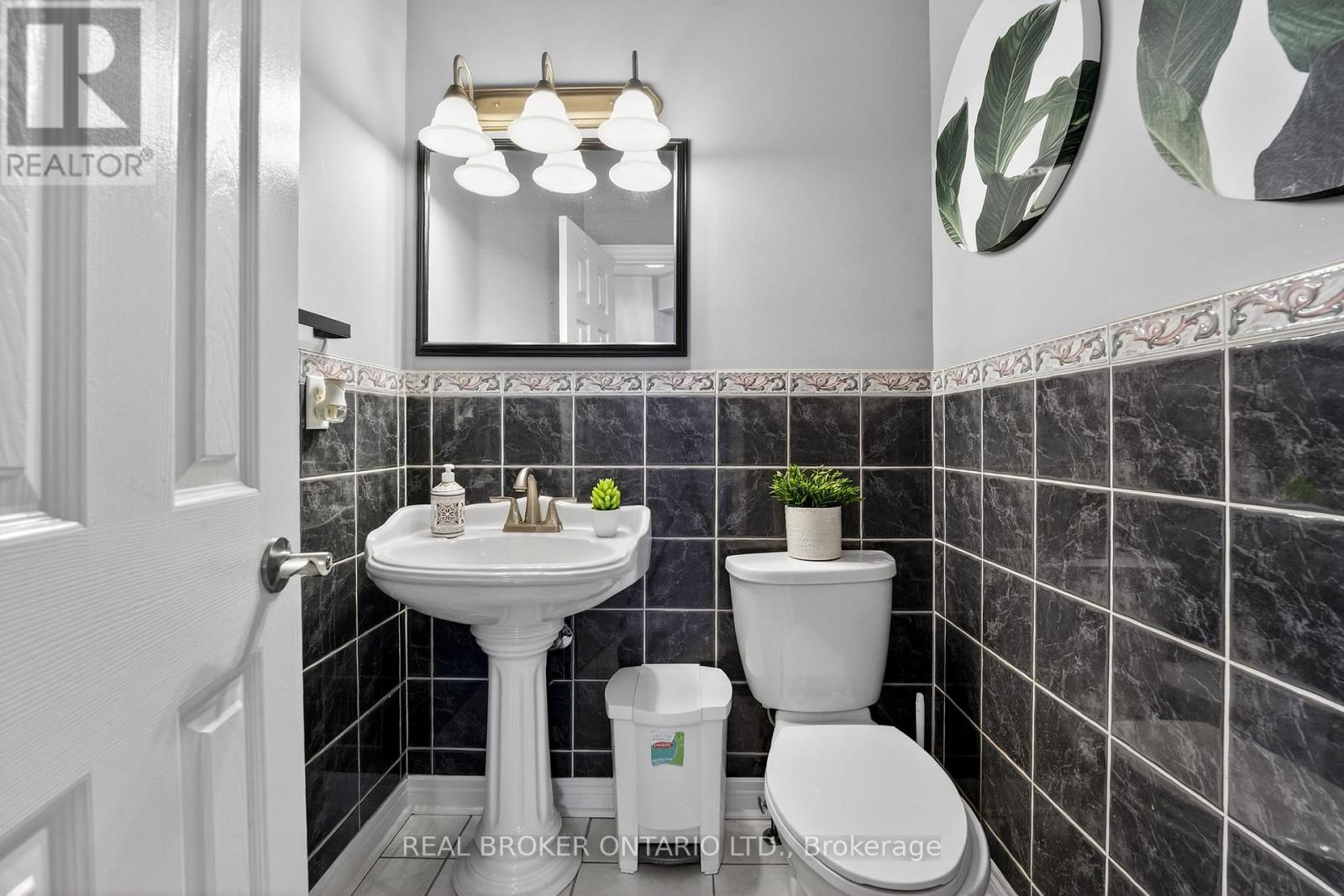 39 Pinebrook Circle, Caledon, Ontario  L7C 1C4 - Photo 14 - W12690984