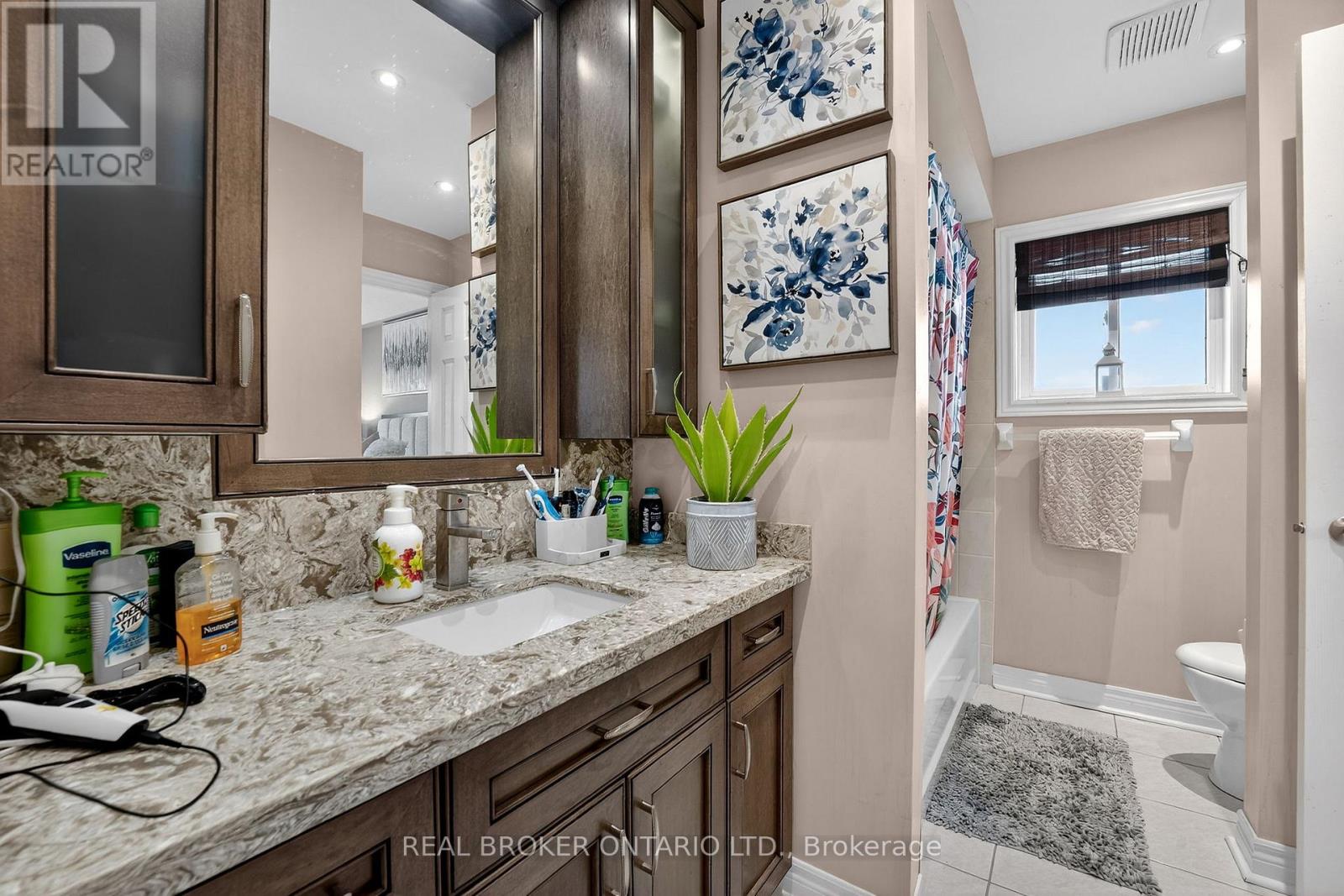 39 Pinebrook Circle, Caledon, Ontario  L7C 1C4 - Photo 23 - W12690984