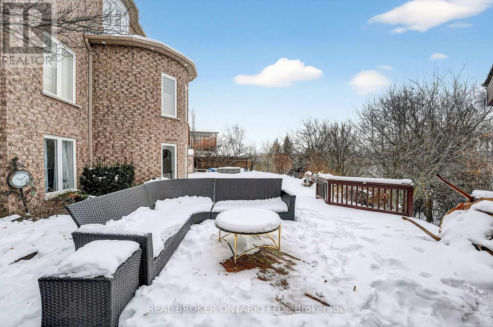 39 Pinebrook Circle, Caledon, Ontario  L7C 1C4 - Photo 46 - W12690984