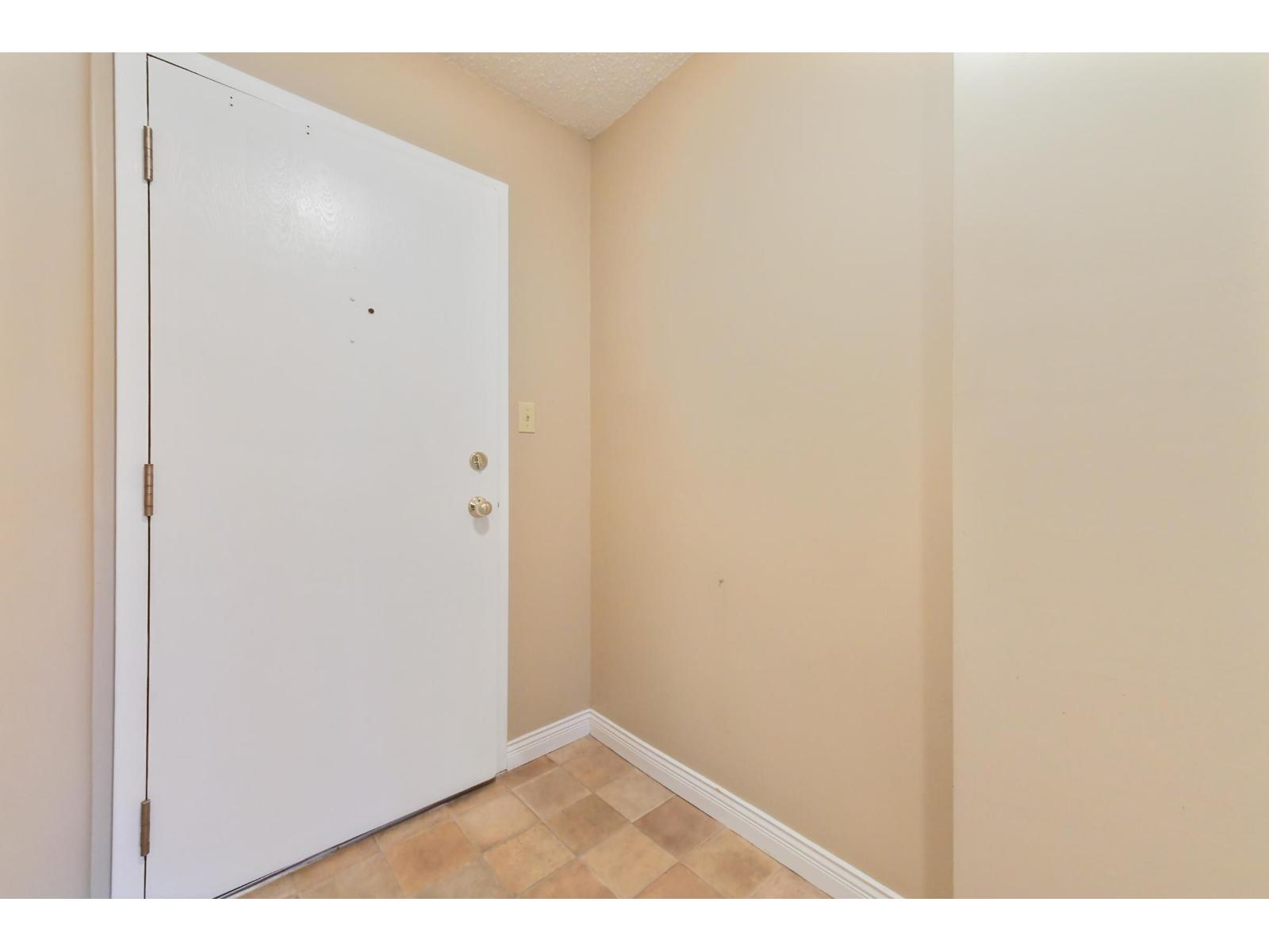 301 15317 Thrift Avenue, White Rock, British Columbia  V4B 2L4 - Photo 4 - R3070430