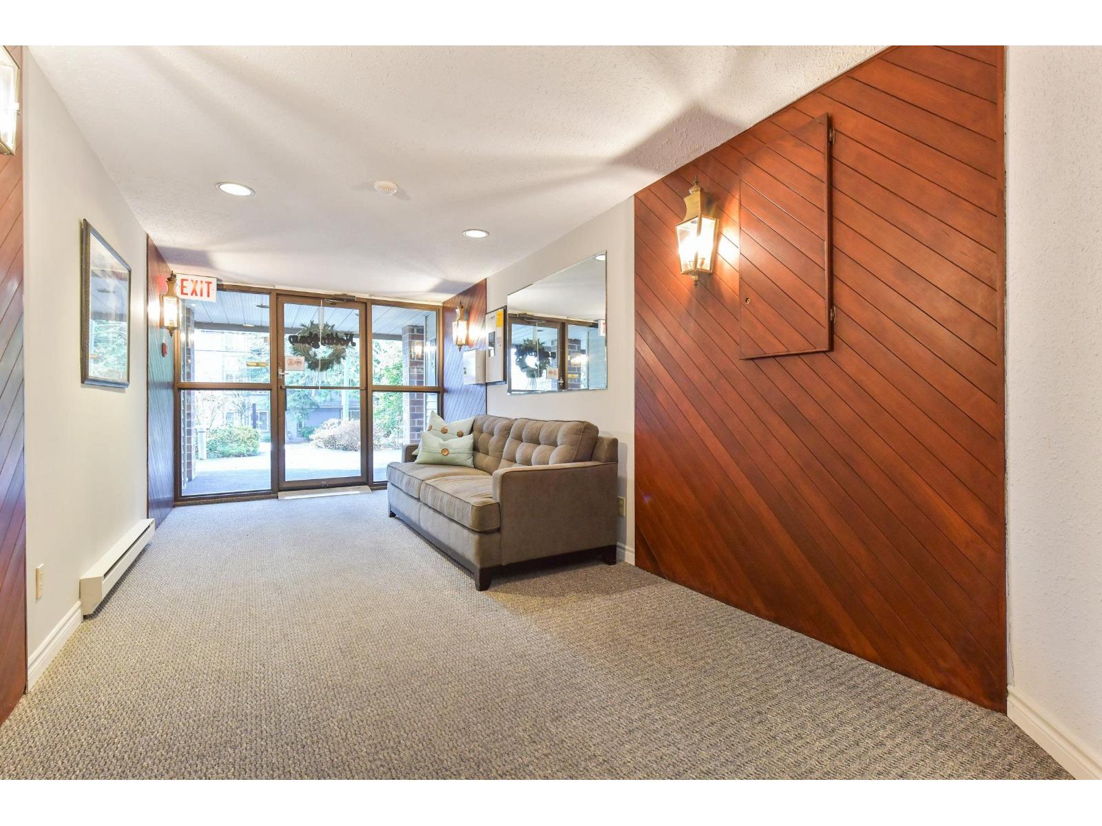 301 15317 Thrift Avenue, White Rock, British Columbia  V4B 2L4 - Photo 3 - R3070430