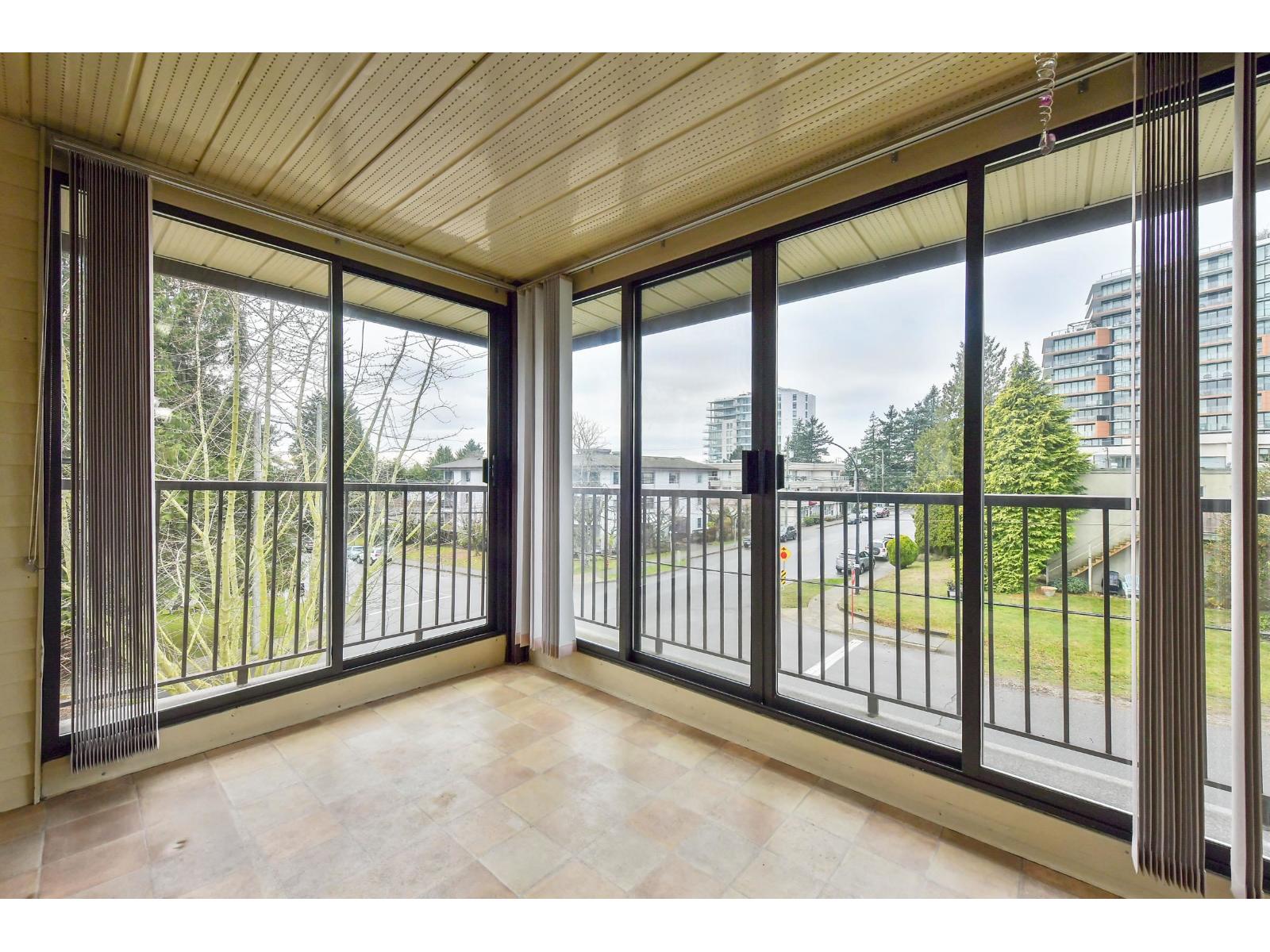 301 15317 Thrift Avenue, White Rock, British Columbia  V4B 2L4 - Photo 9 - R3070430