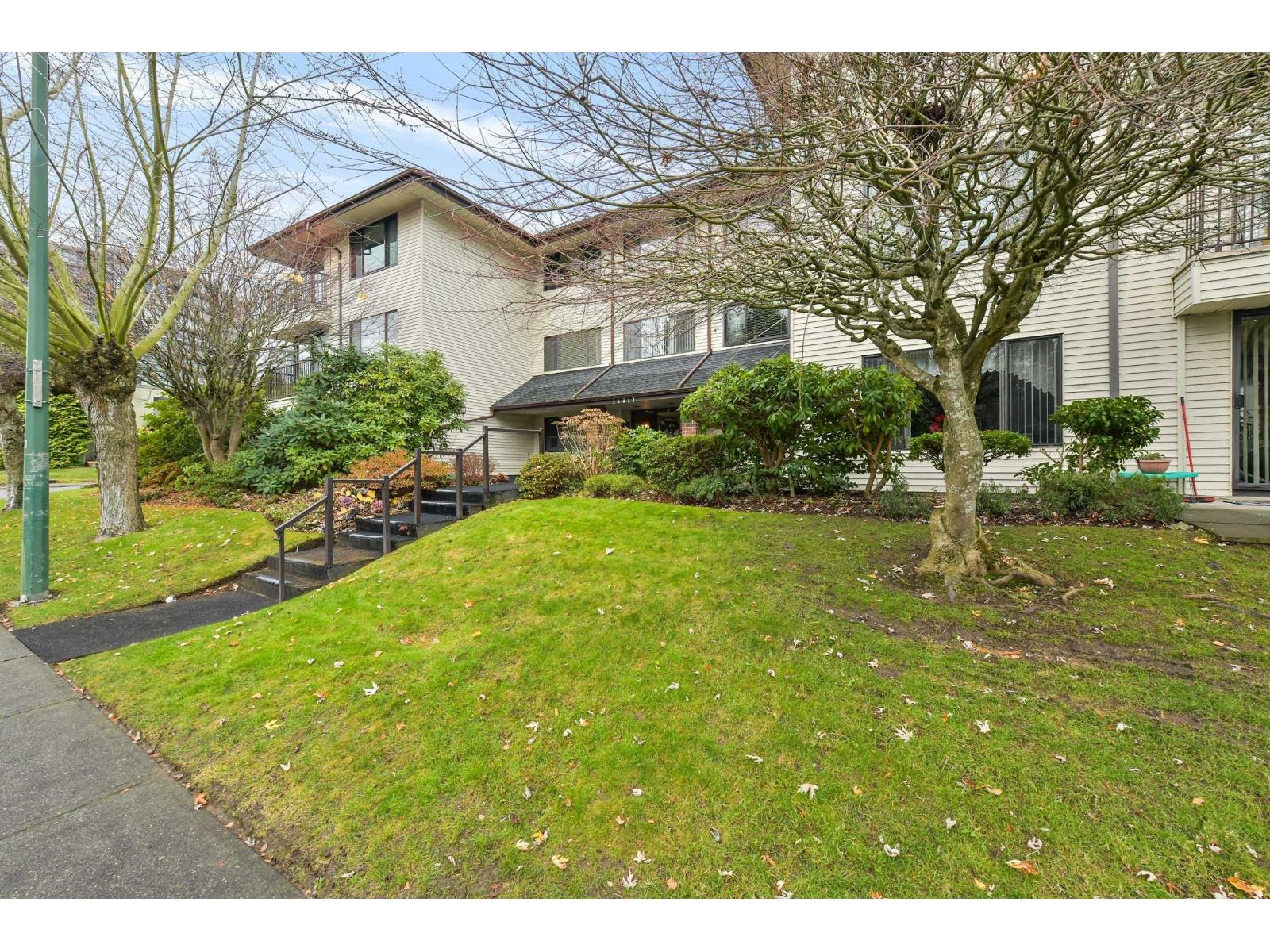 301 15317 Thrift Avenue, White Rock, British Columbia  V4B 2L4 - Photo 2 - R3070430