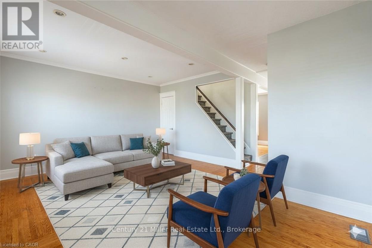 Upper - 39 Connaught Avenue N, Hamilton, Ontario  L8L 6Y6 - Photo 3 - X12681004