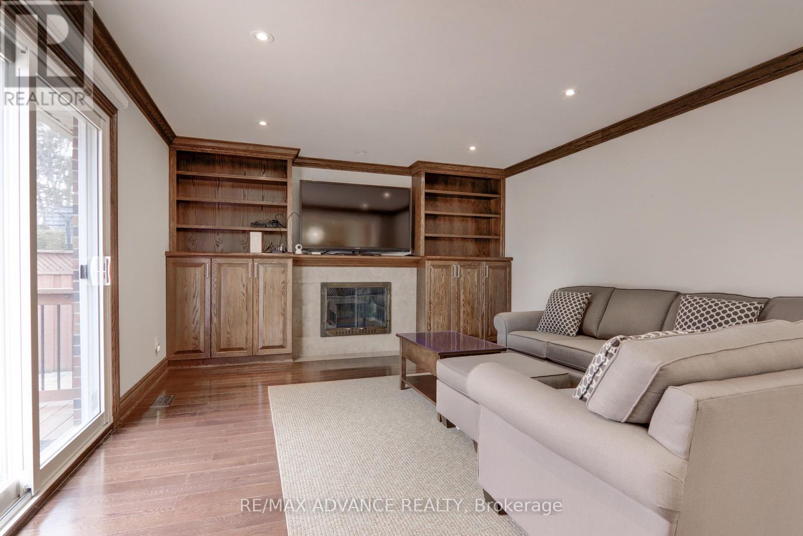 19 Abbeywood Trail, Toronto (Banbury-Don Mills), Ontario  M3B 3B4 - Photo 12 - C12691260